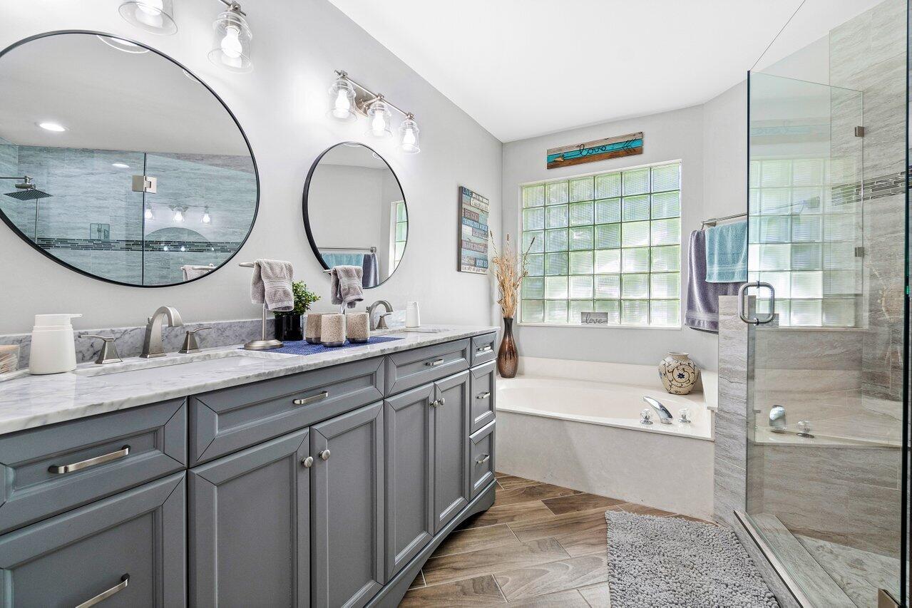 10496 Lexington Circle S