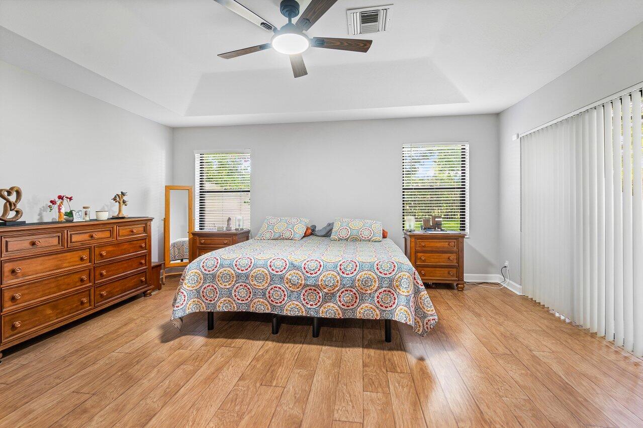 10496 Lexington Circle S