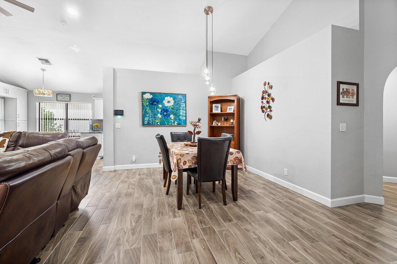 10496 Lexington Circle S