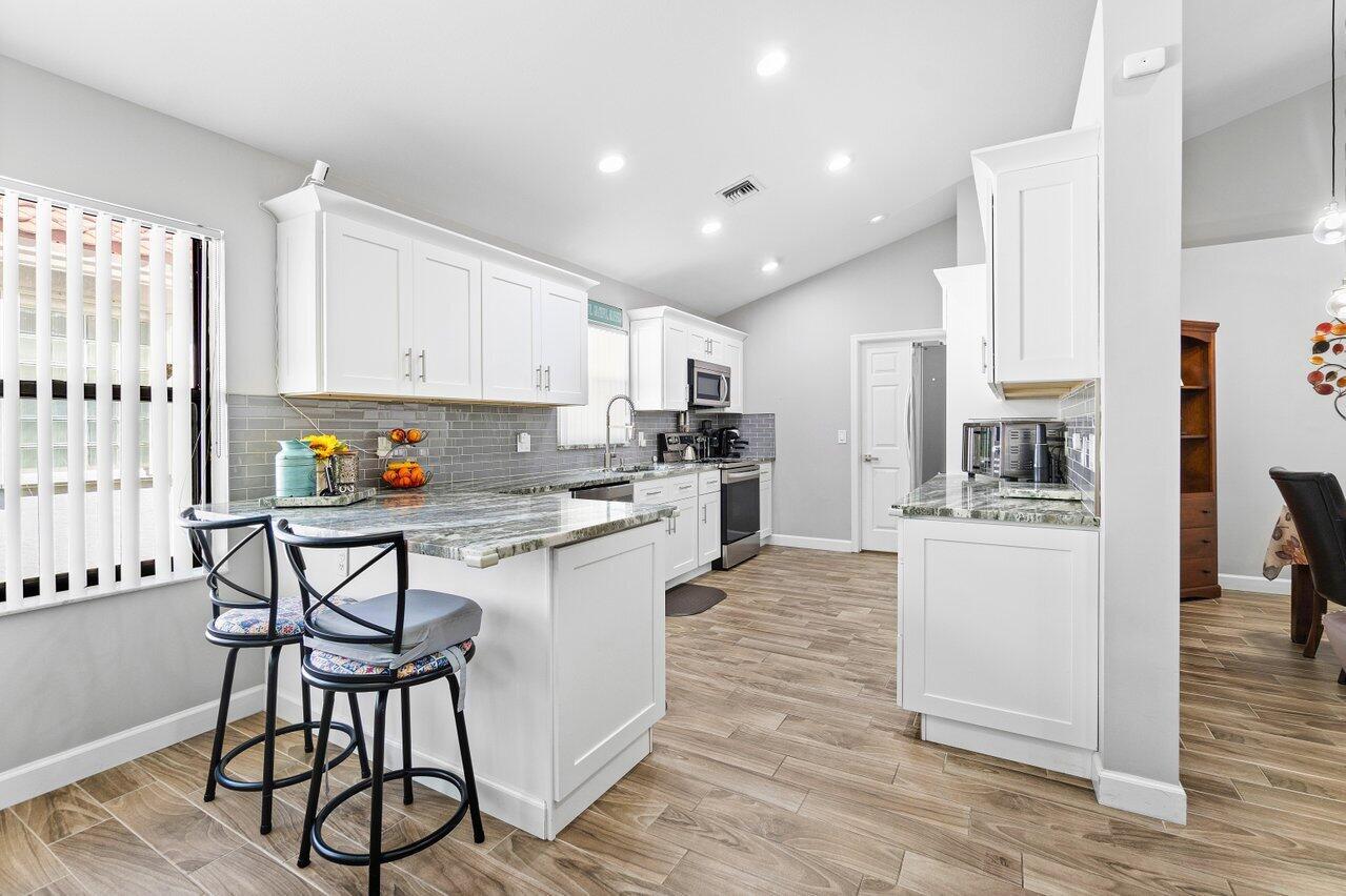 10496 Lexington Circle S