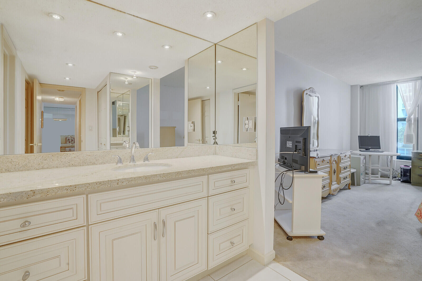 1000 S Ocean Boulevard 4 L