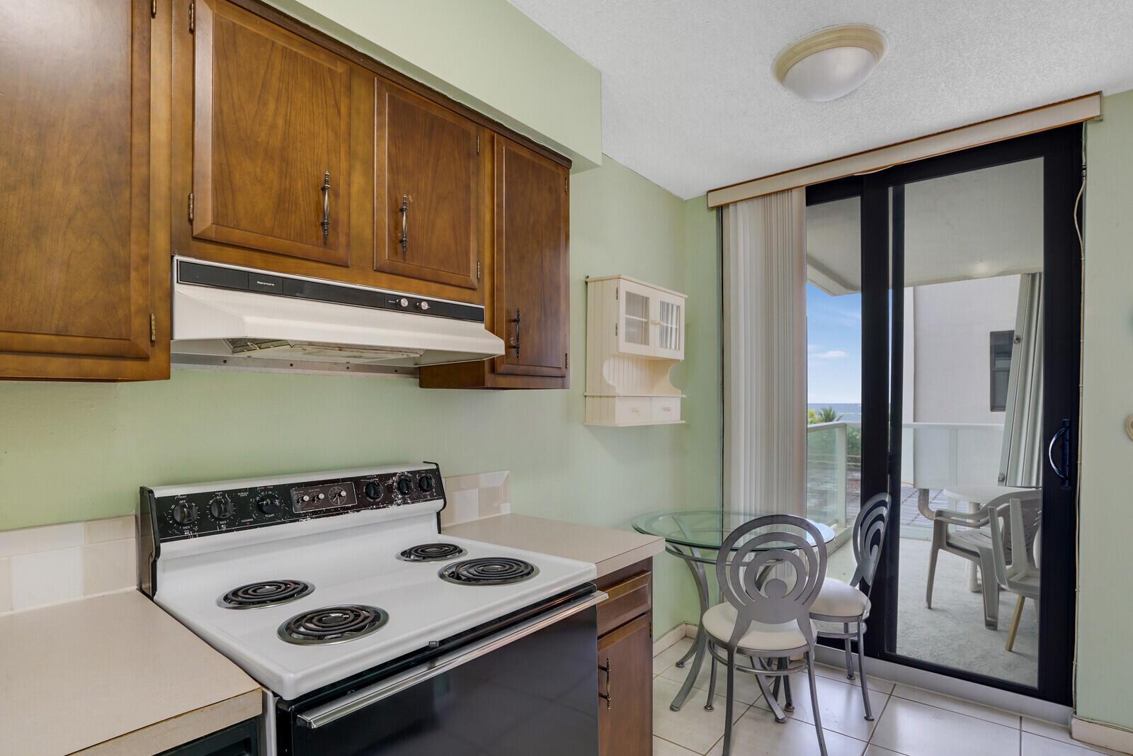 1000 S Ocean Boulevard 4 L