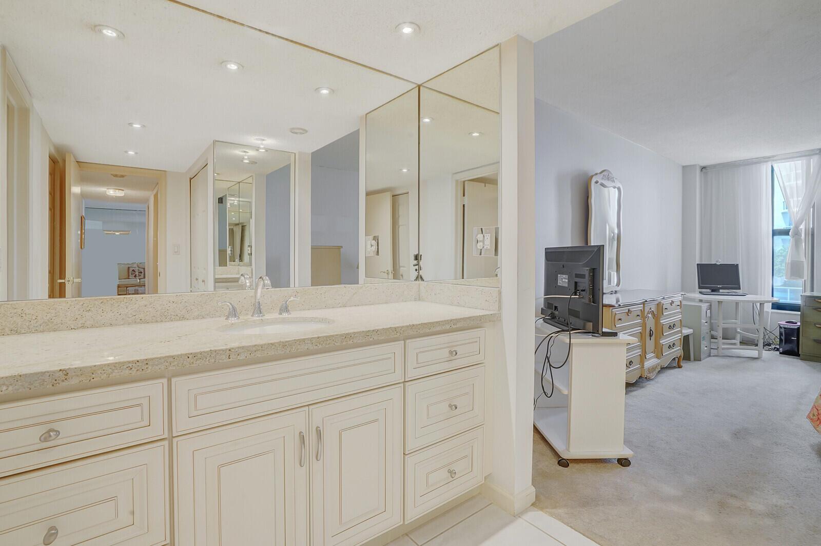 1000 S Ocean Boulevard 4 L