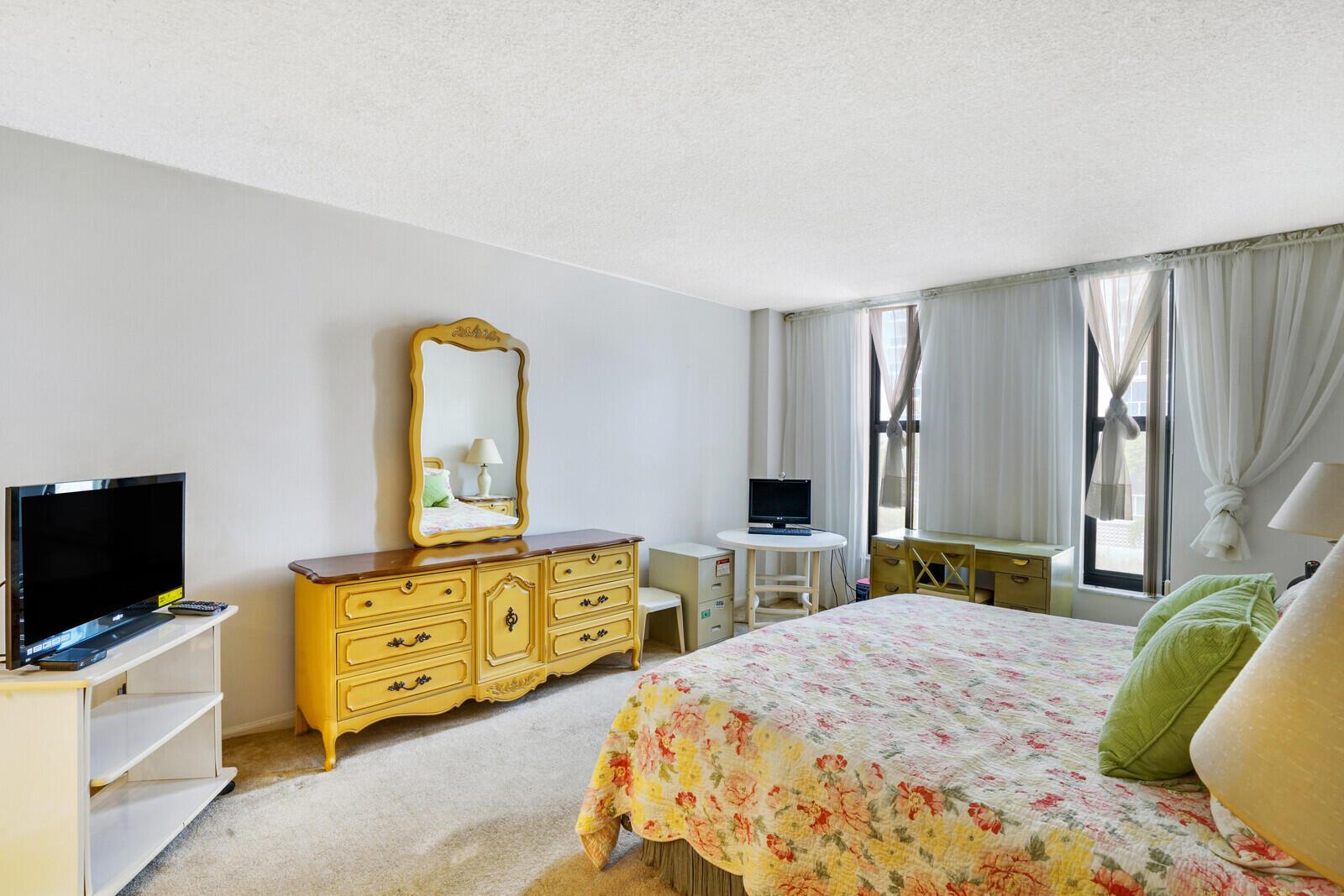 1000 S Ocean Boulevard 4 L