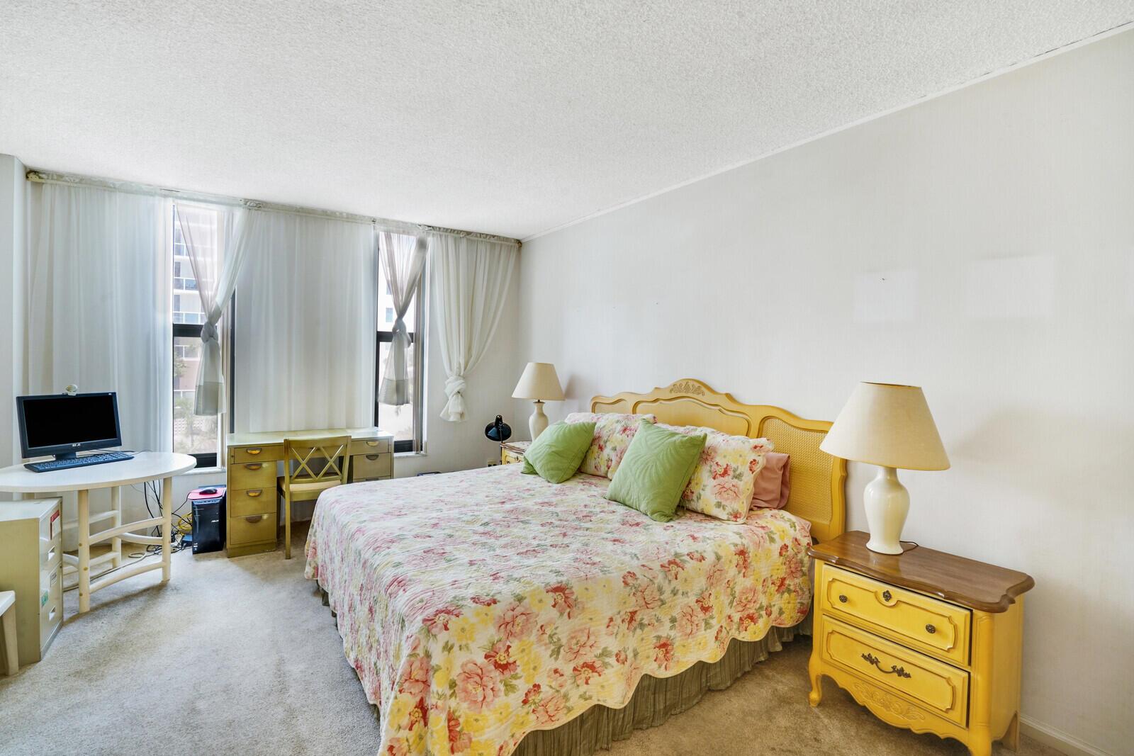 1000 S Ocean Boulevard 4 L