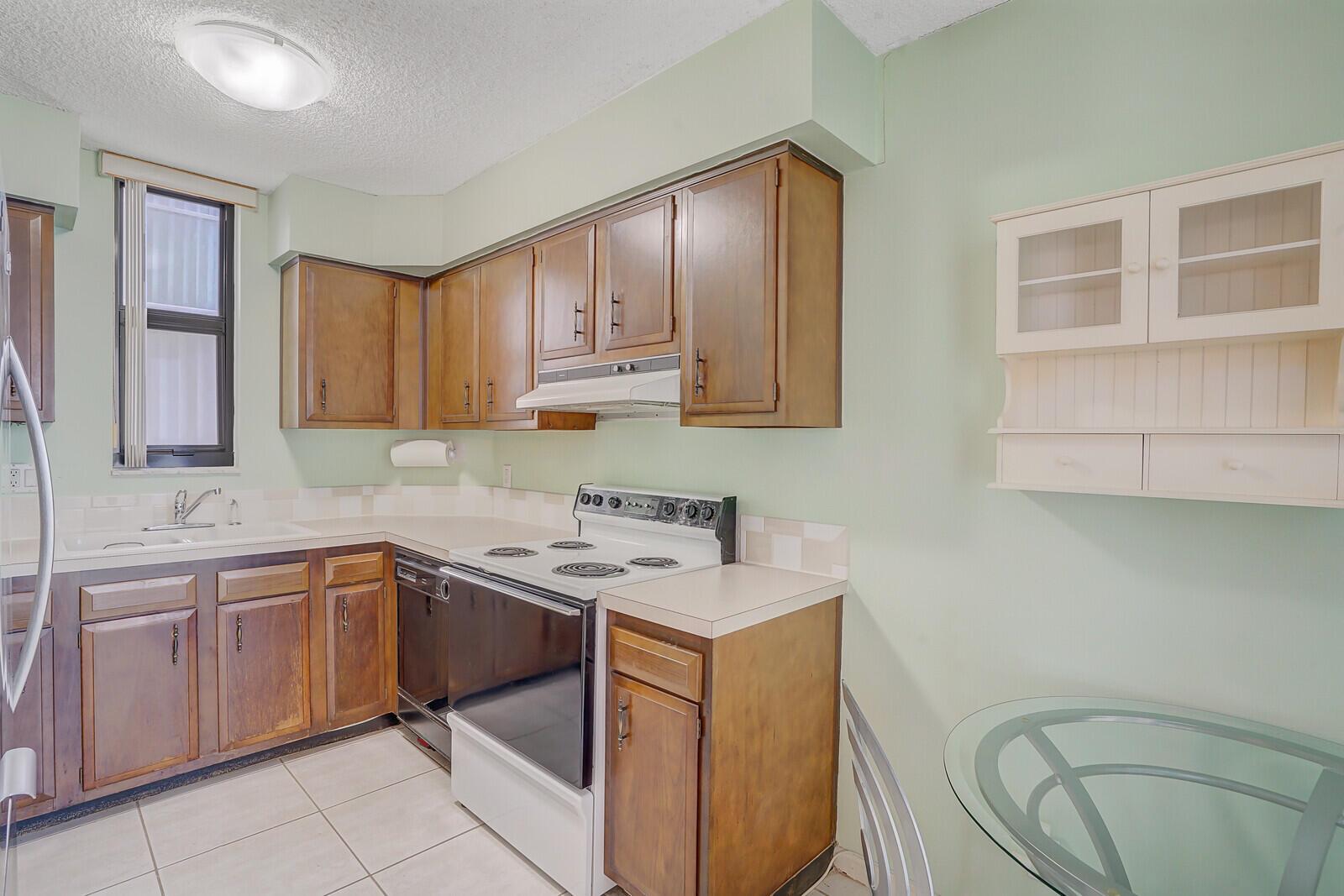 1000 S Ocean Boulevard 4 L