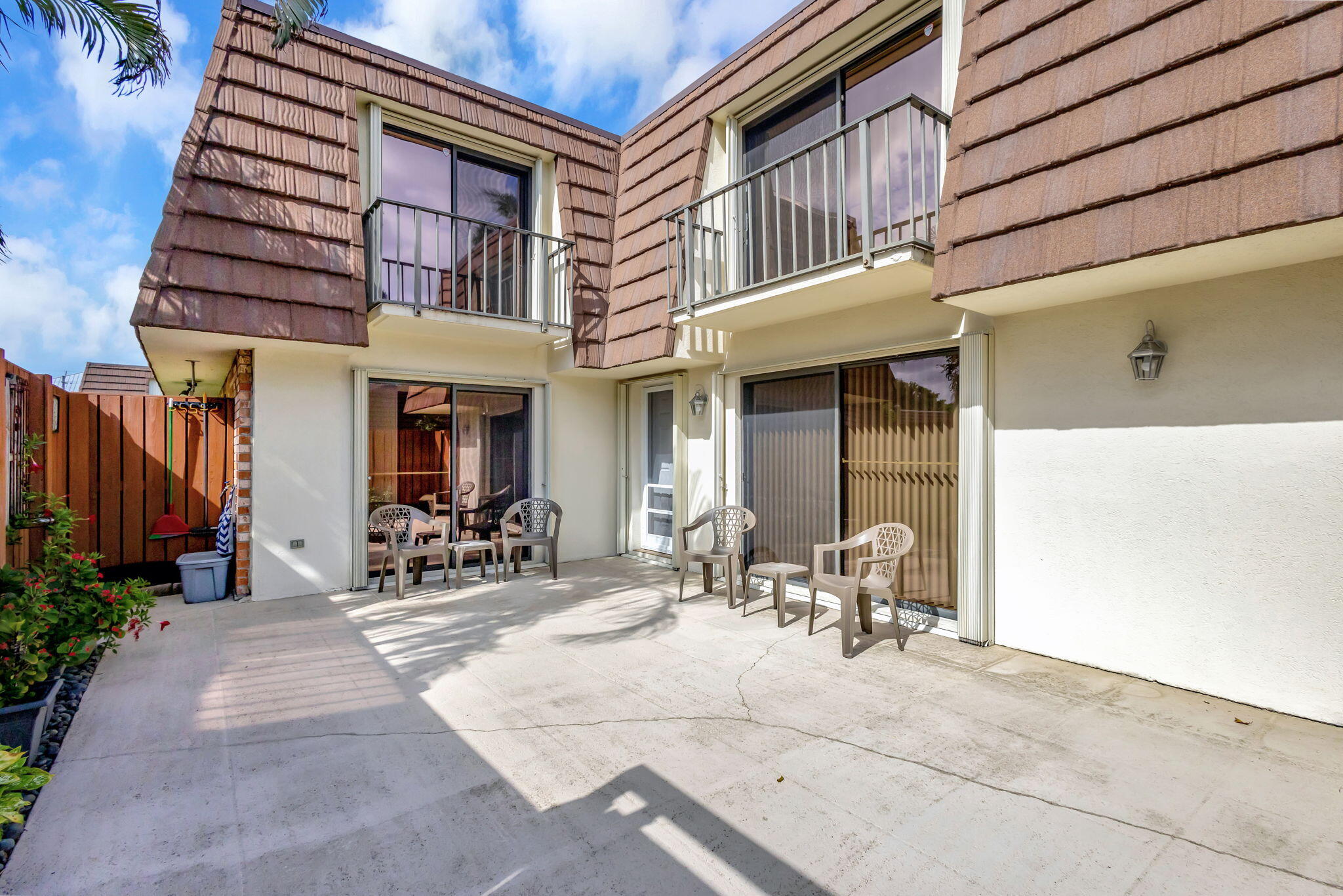 3889 Louis Drive