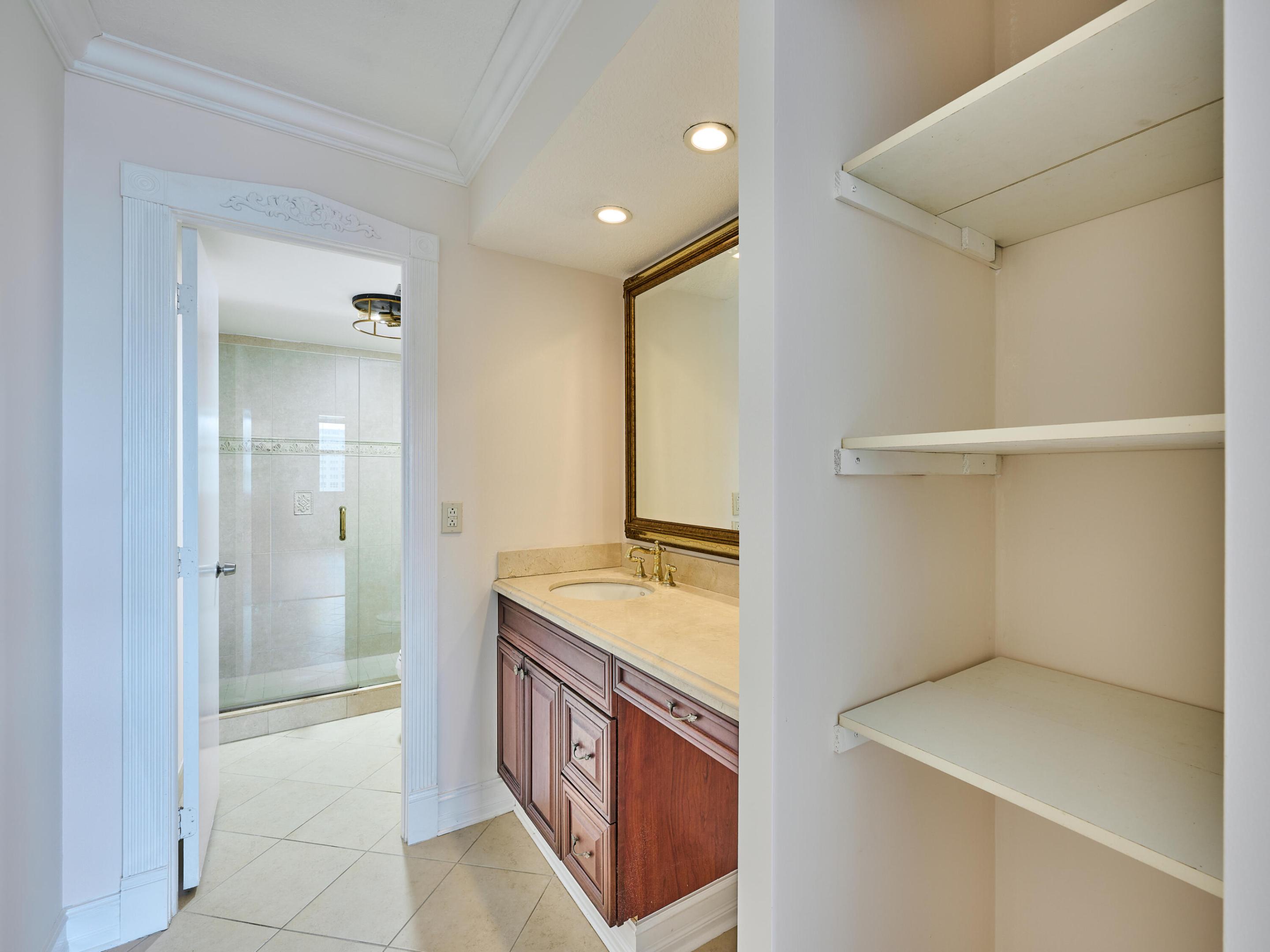 305 N Boulevard 1204