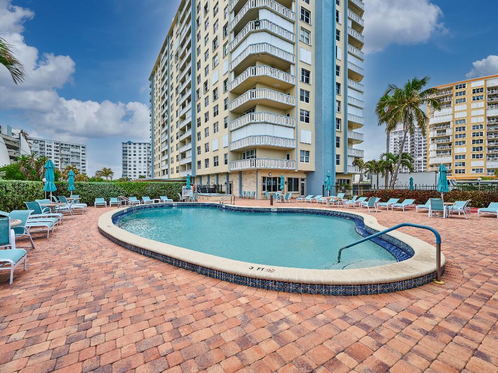 305 N Boulevard 1204