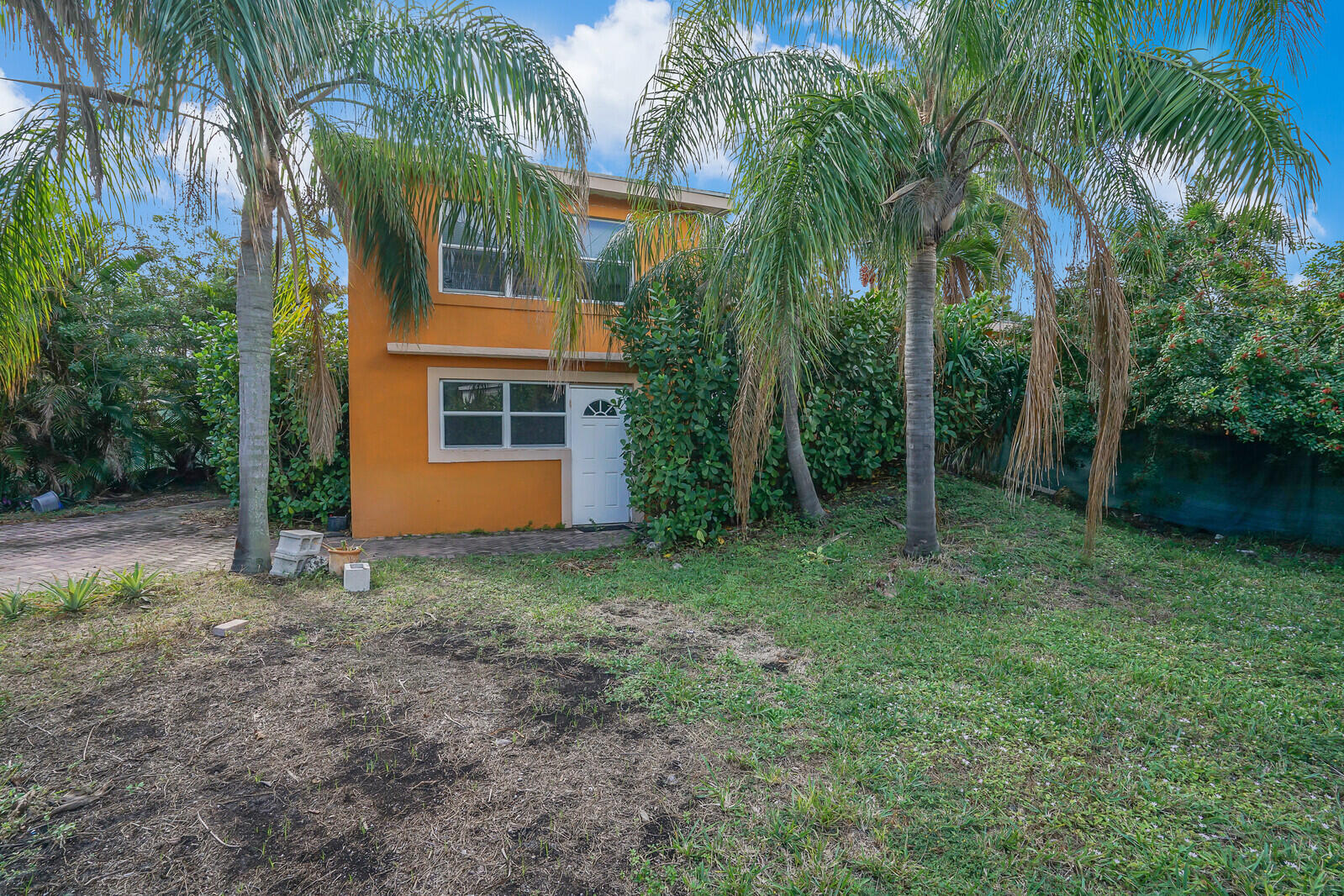 1545 NE 4th Avenue