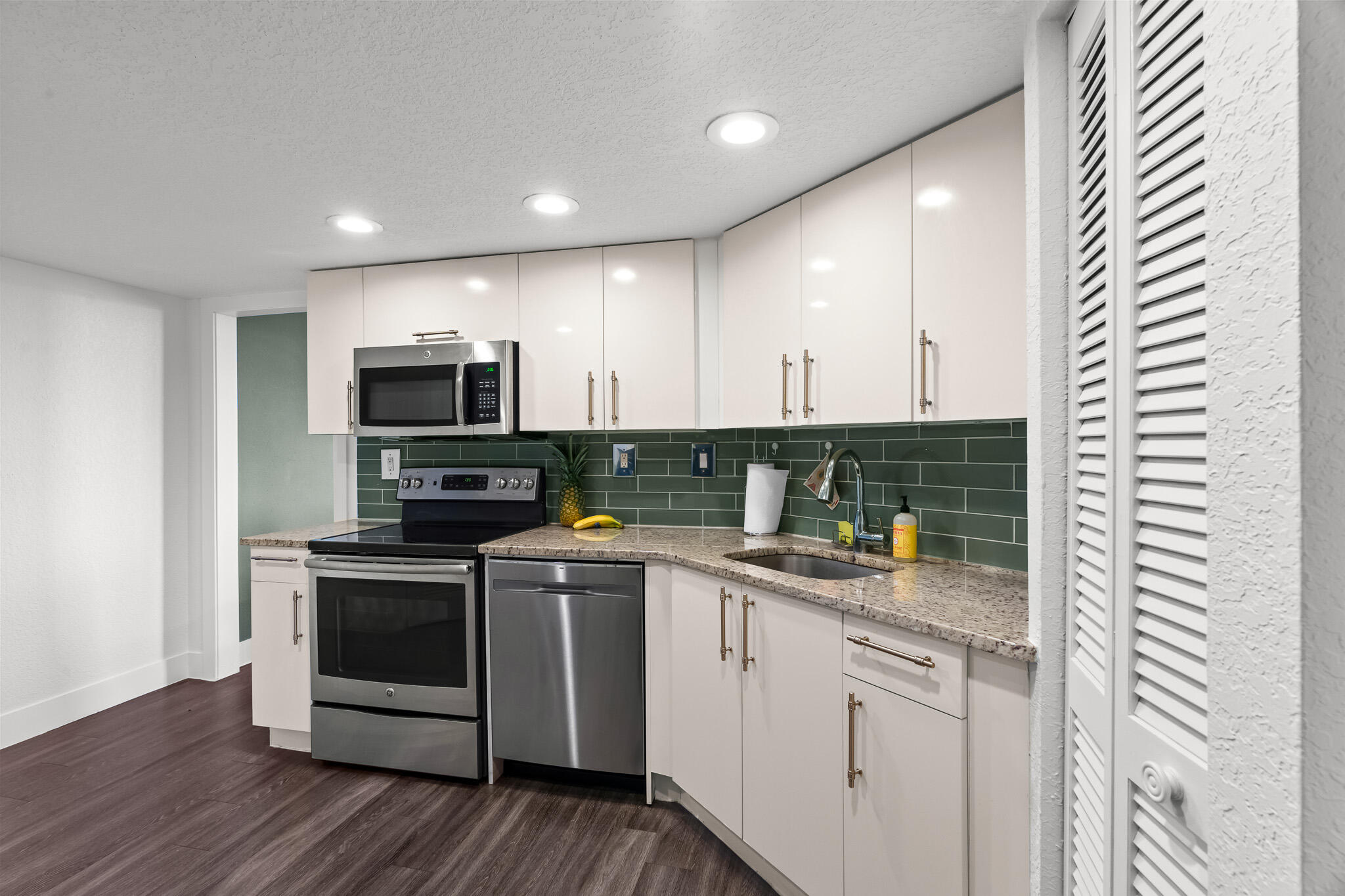 6463 La Costa Drive 304
