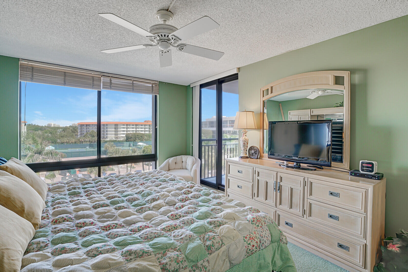 2667 N Ocean Boulevard I409