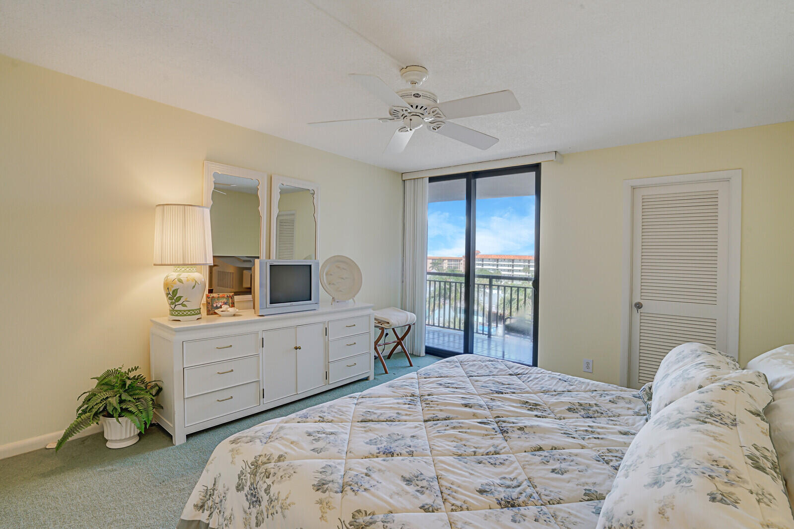 2667 N Ocean Boulevard I409