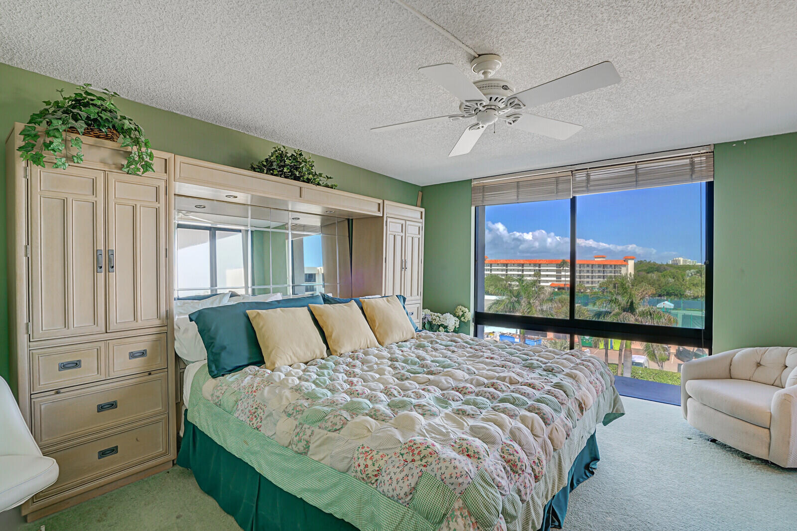 2667 N Ocean Boulevard I409