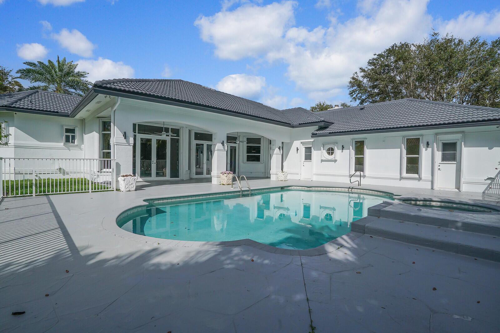 6282 NW 74th Terrace