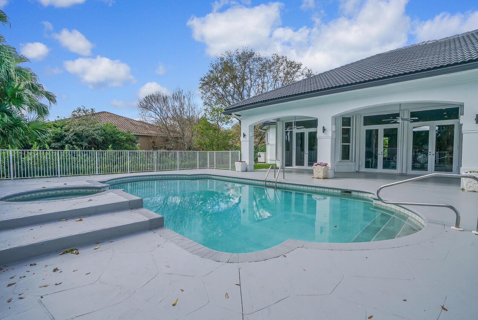 6282 NW 74th Terrace