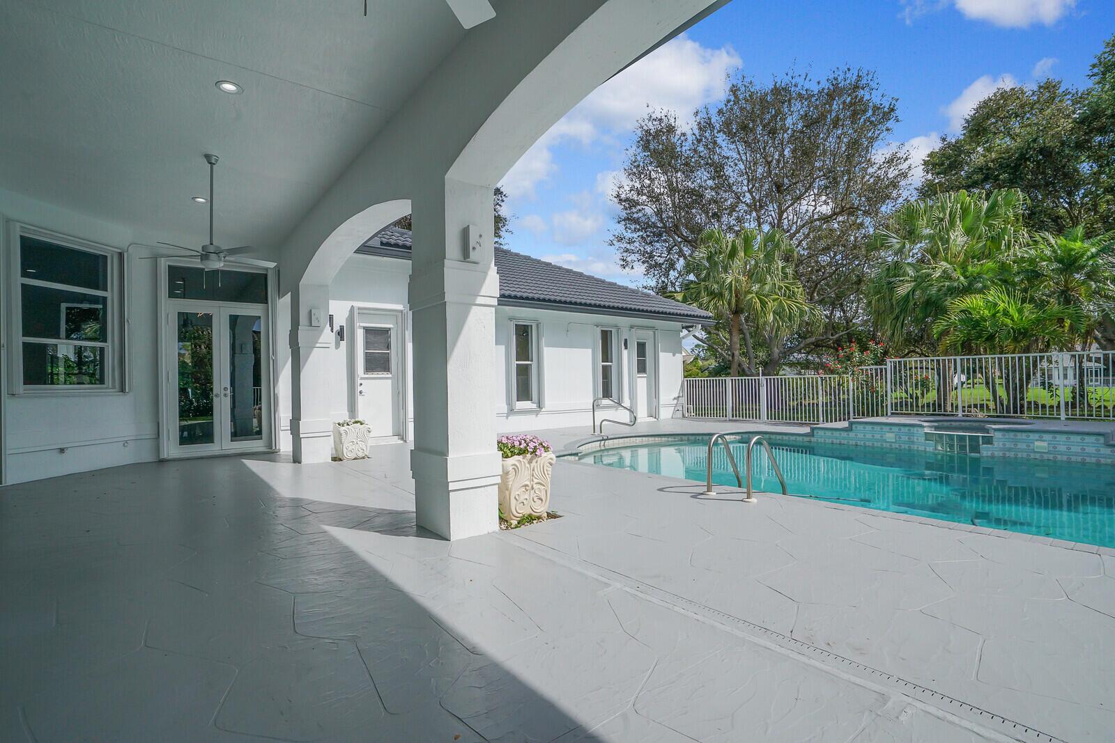 6282 NW 74th Terrace