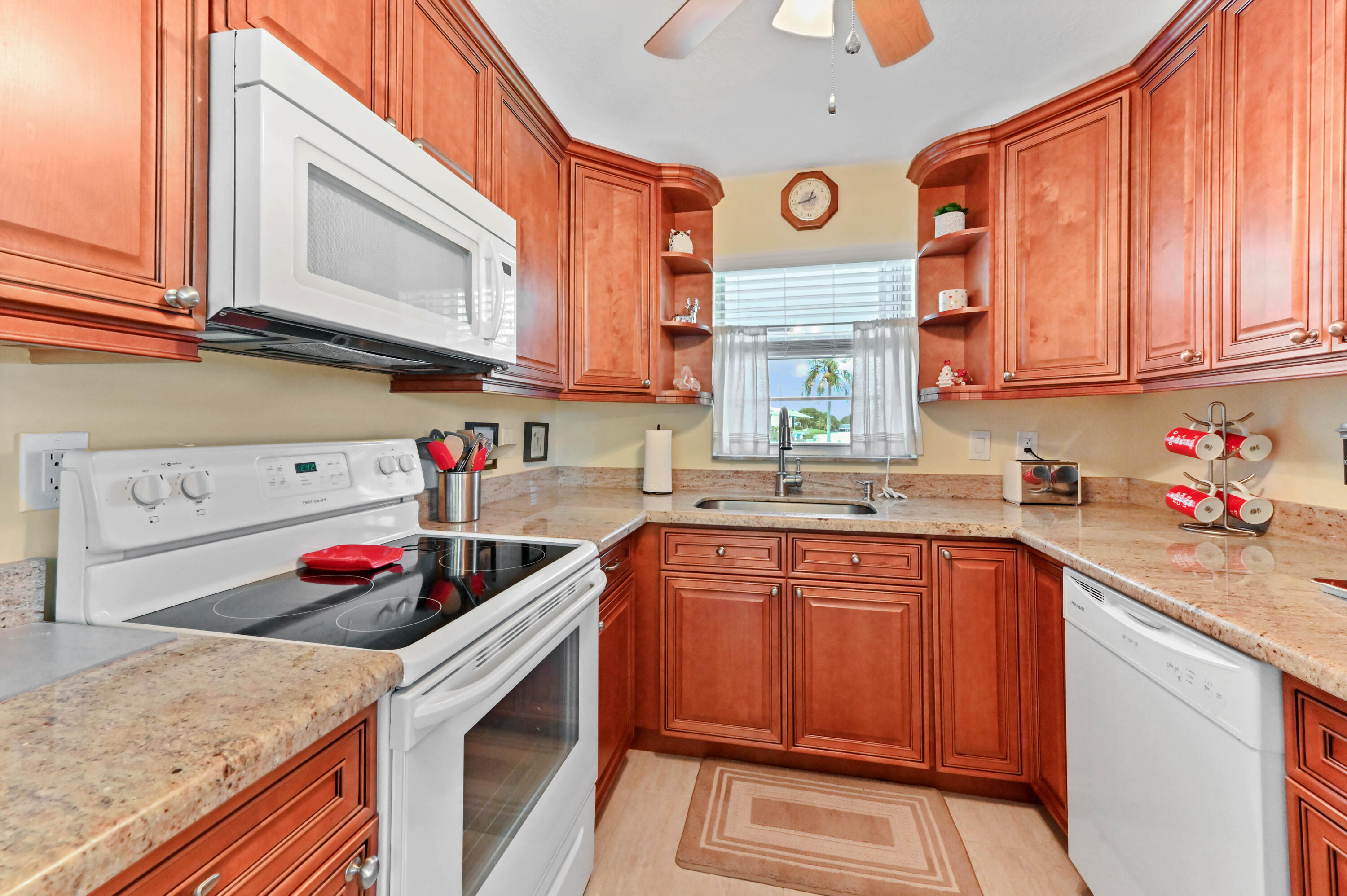 200 Leisure Lake Circle 106, Boynton Beach Unit: 106