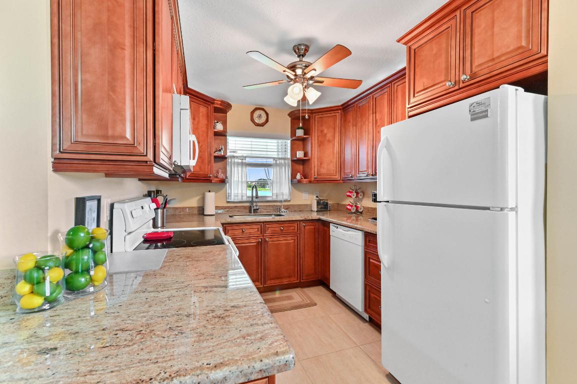 200 Leisure Lake Circle 106, Boynton Beach Unit: 106
