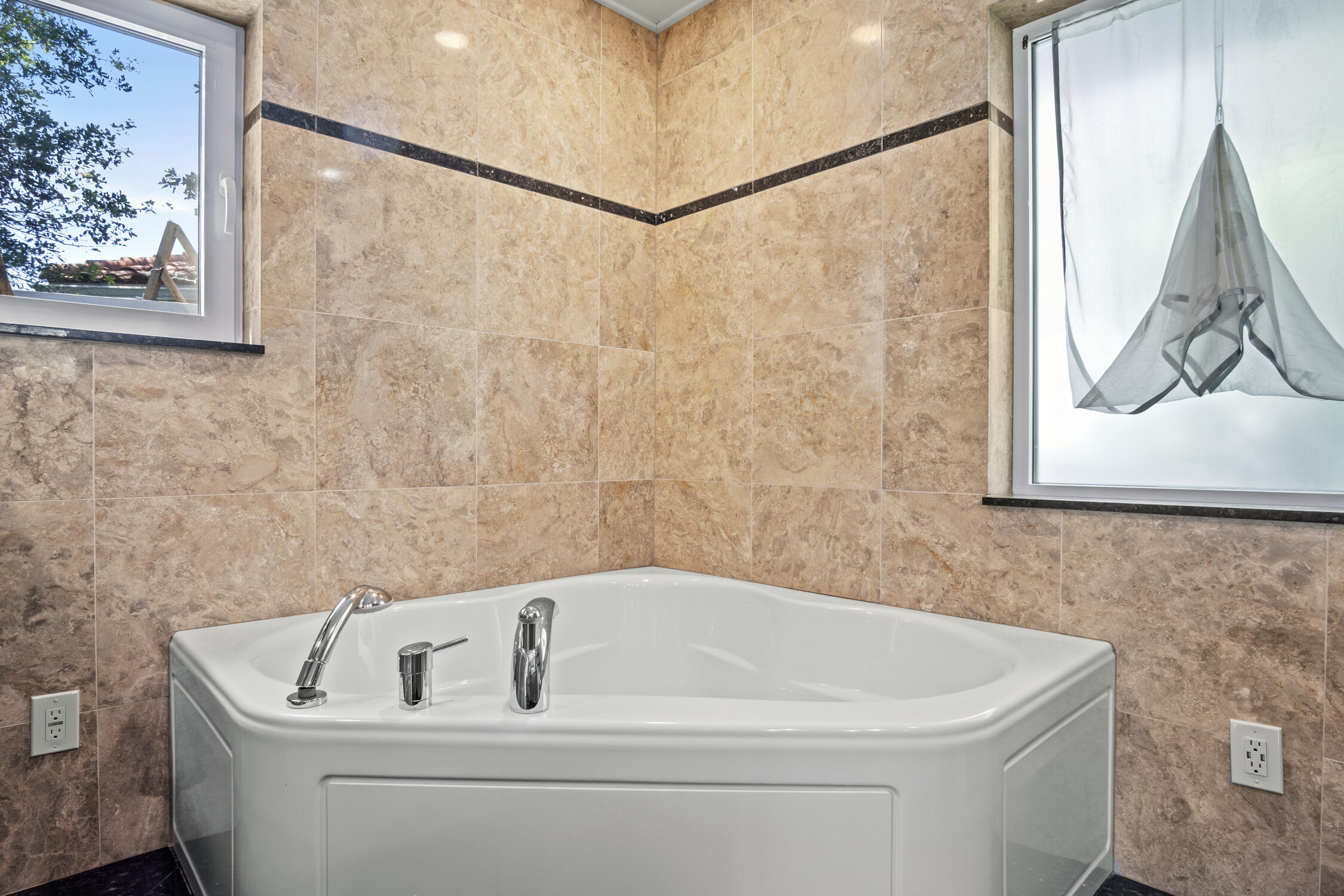 4928 Rabbit Hollow Drive