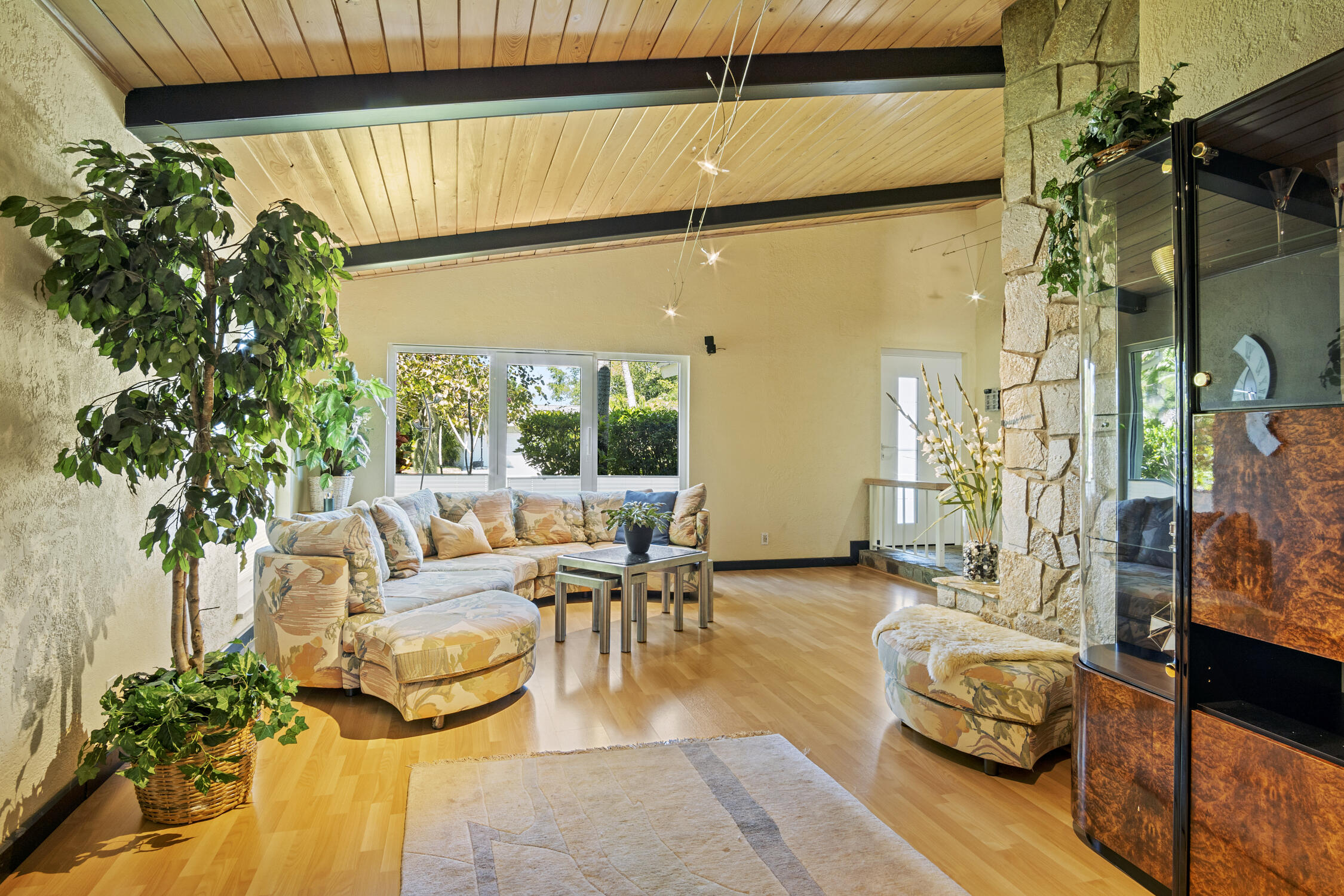 4928 Rabbit Hollow Drive