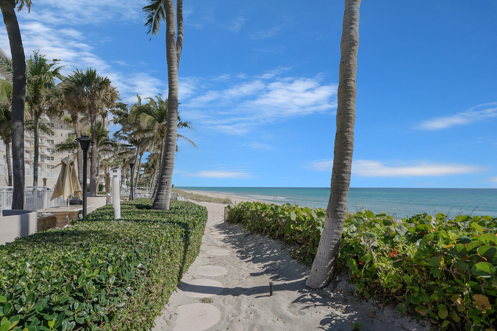 1051 Hillsboro Mile 902 E