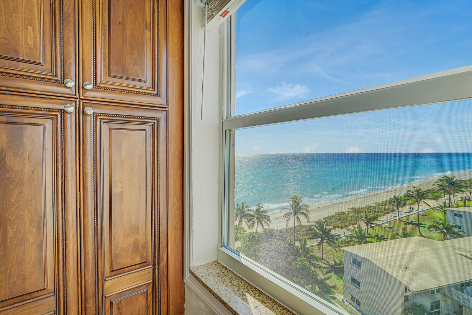 1051 Hillsboro Mile 902 E