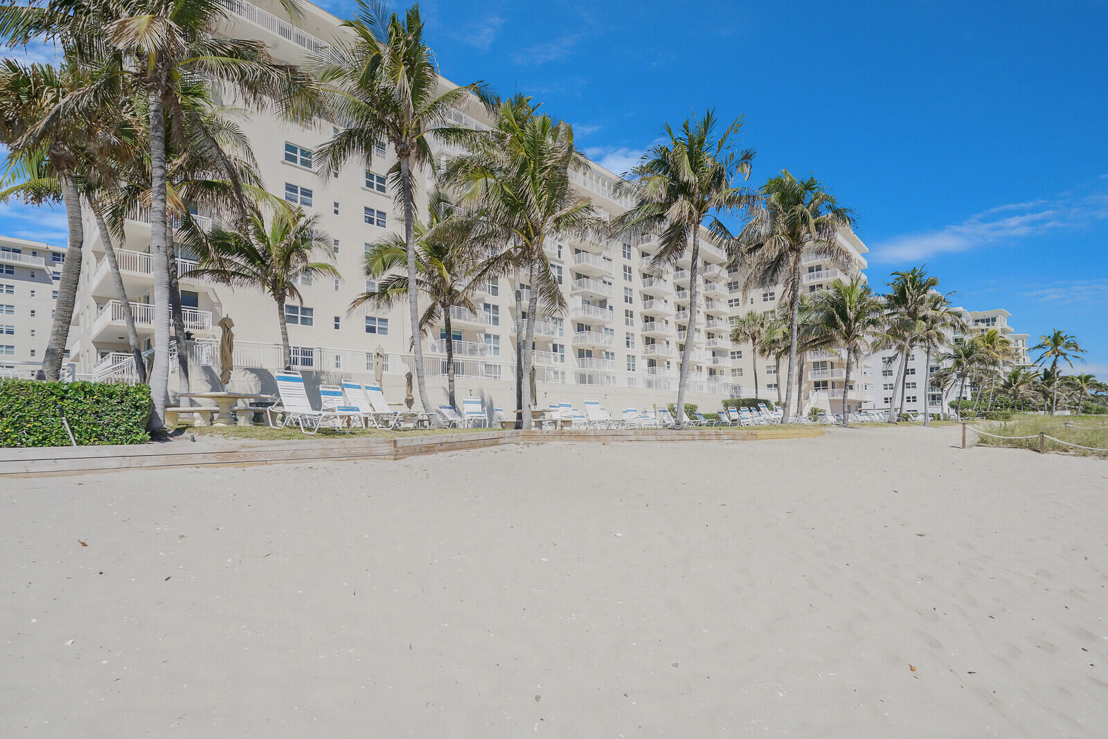 1051 Hillsboro Mile 902 E