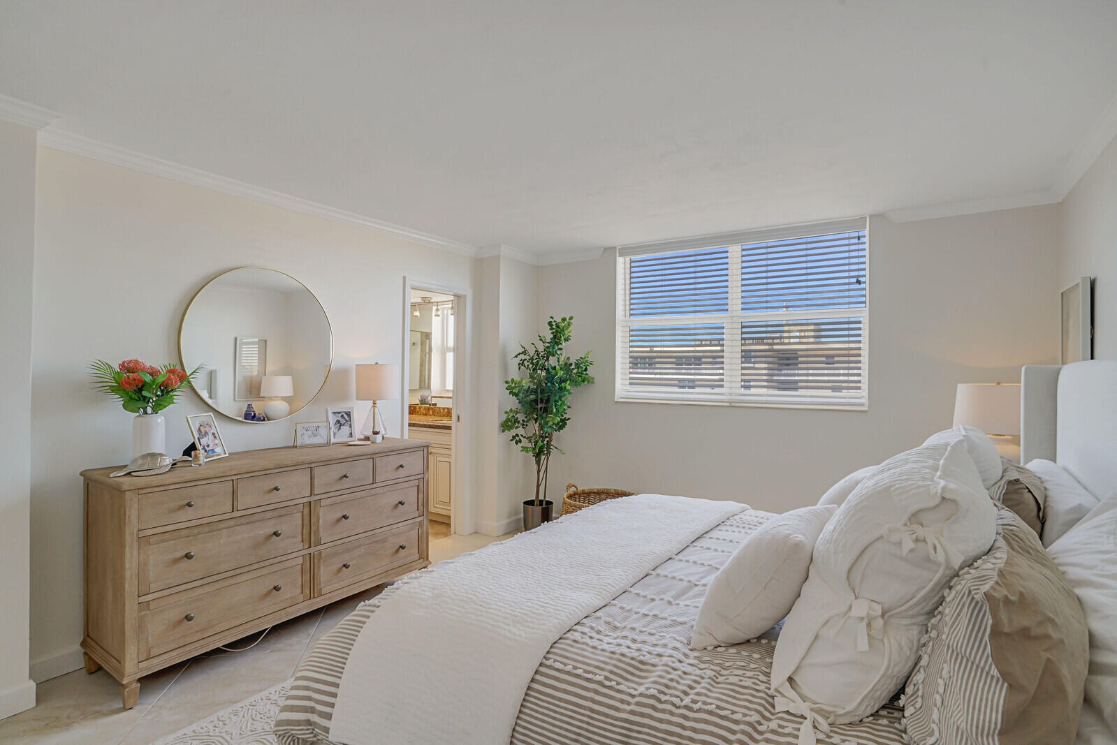 1051 Hillsboro Mile 902 E