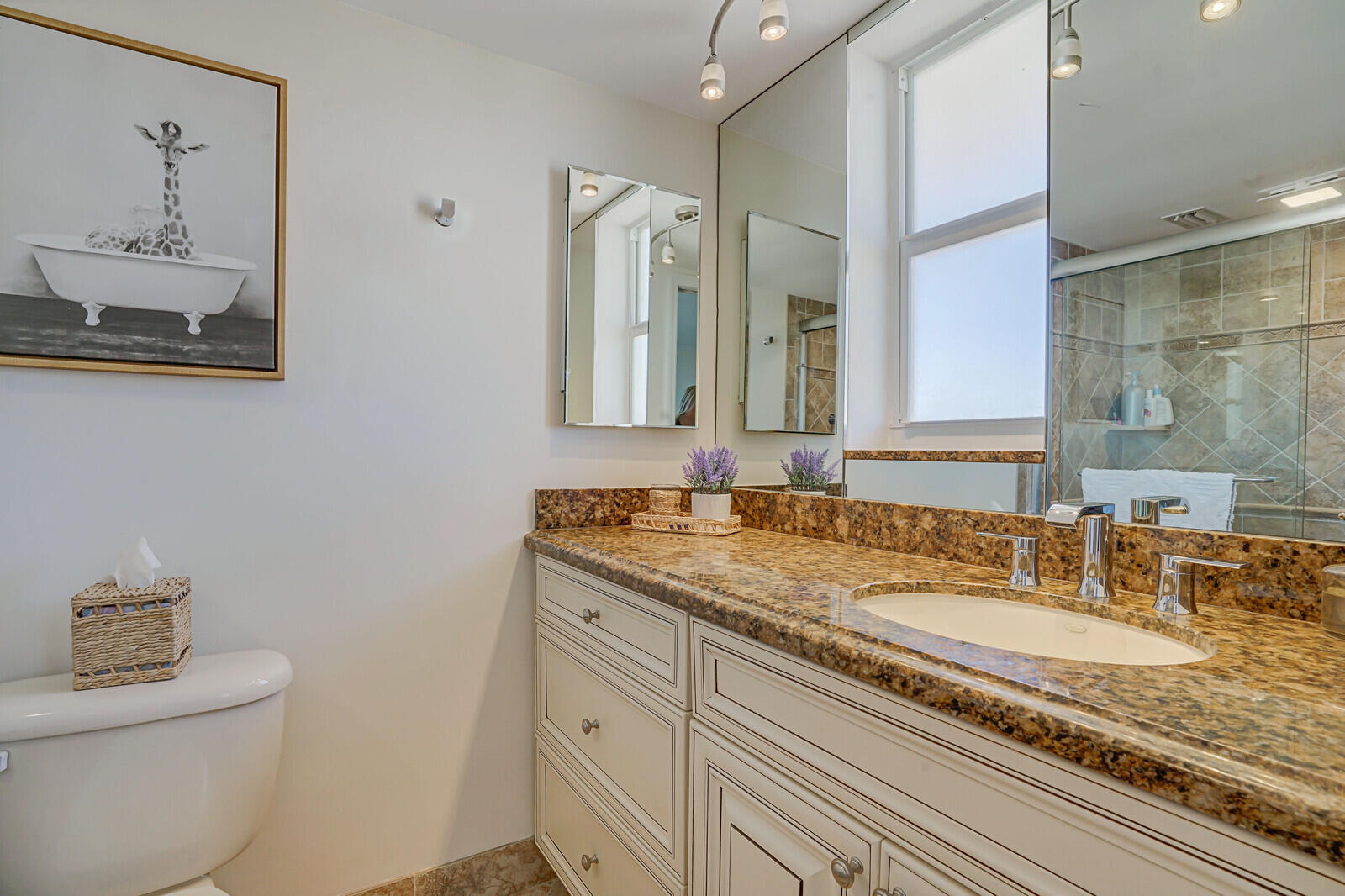 1051 Hillsboro Mile 902 E