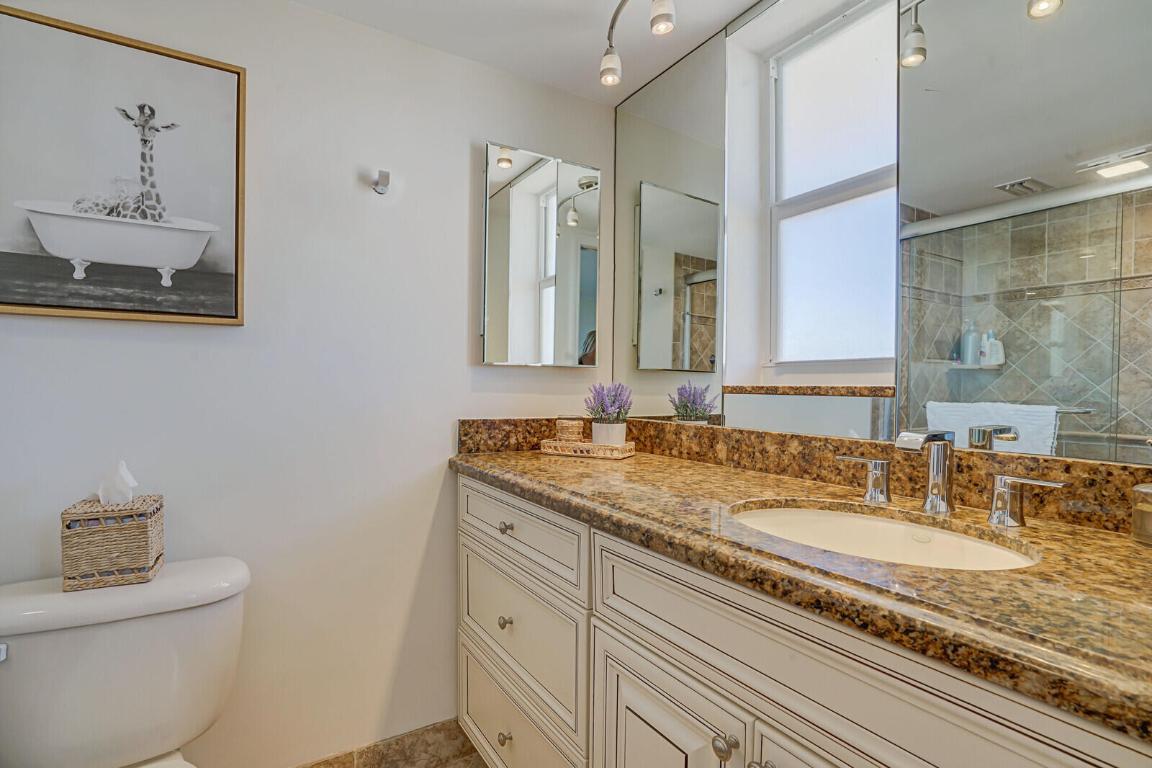 1051 Hillsboro Mile 902 E