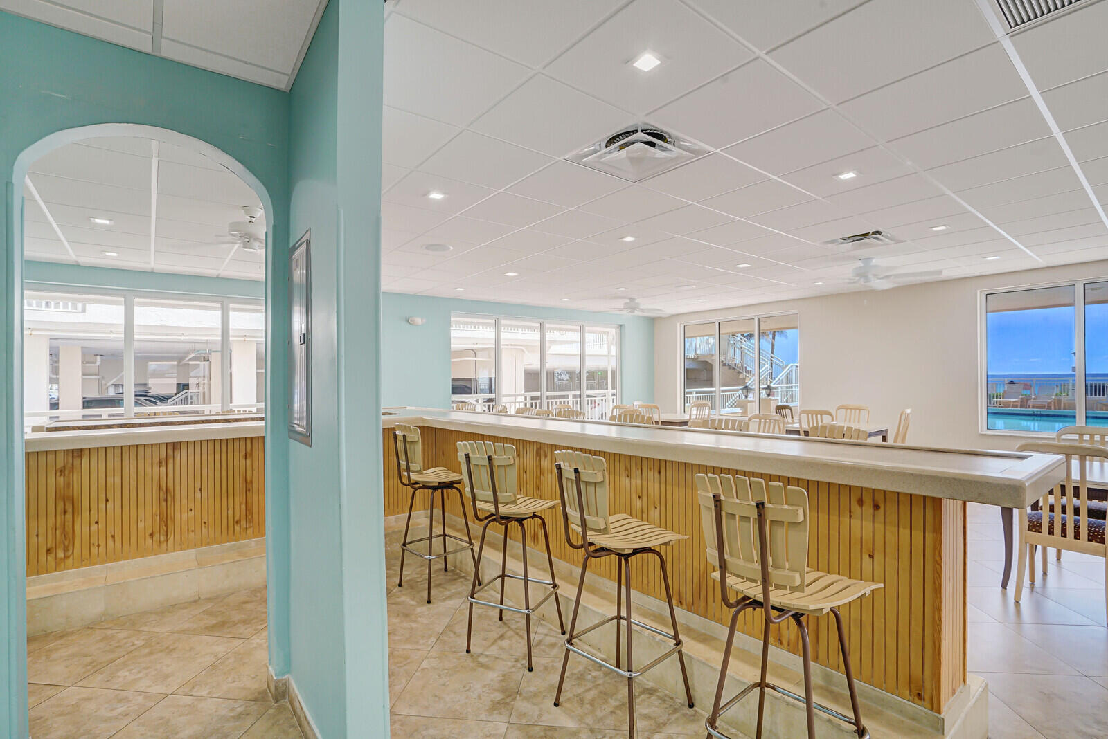 1051 Hillsboro Mile 902 E