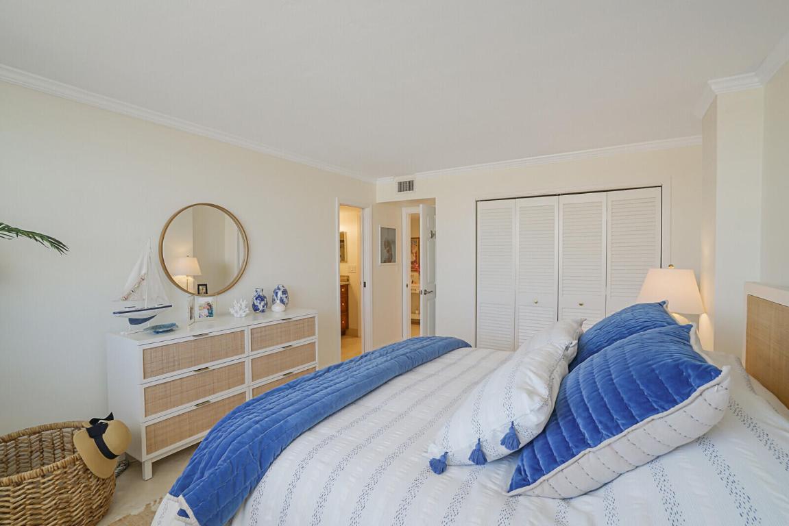 1051 Hillsboro Mile 902 E