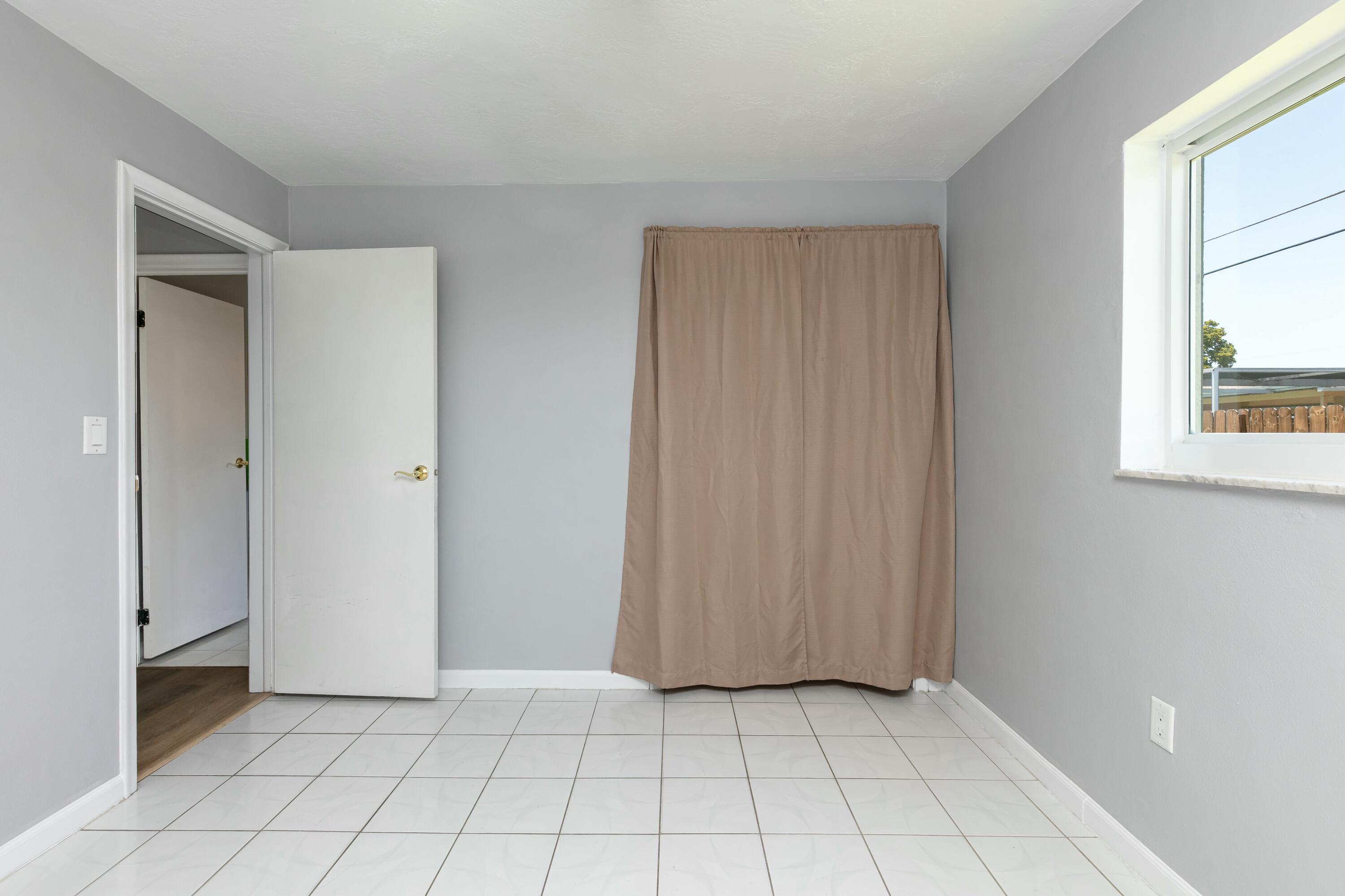 8421 NW 24th Street