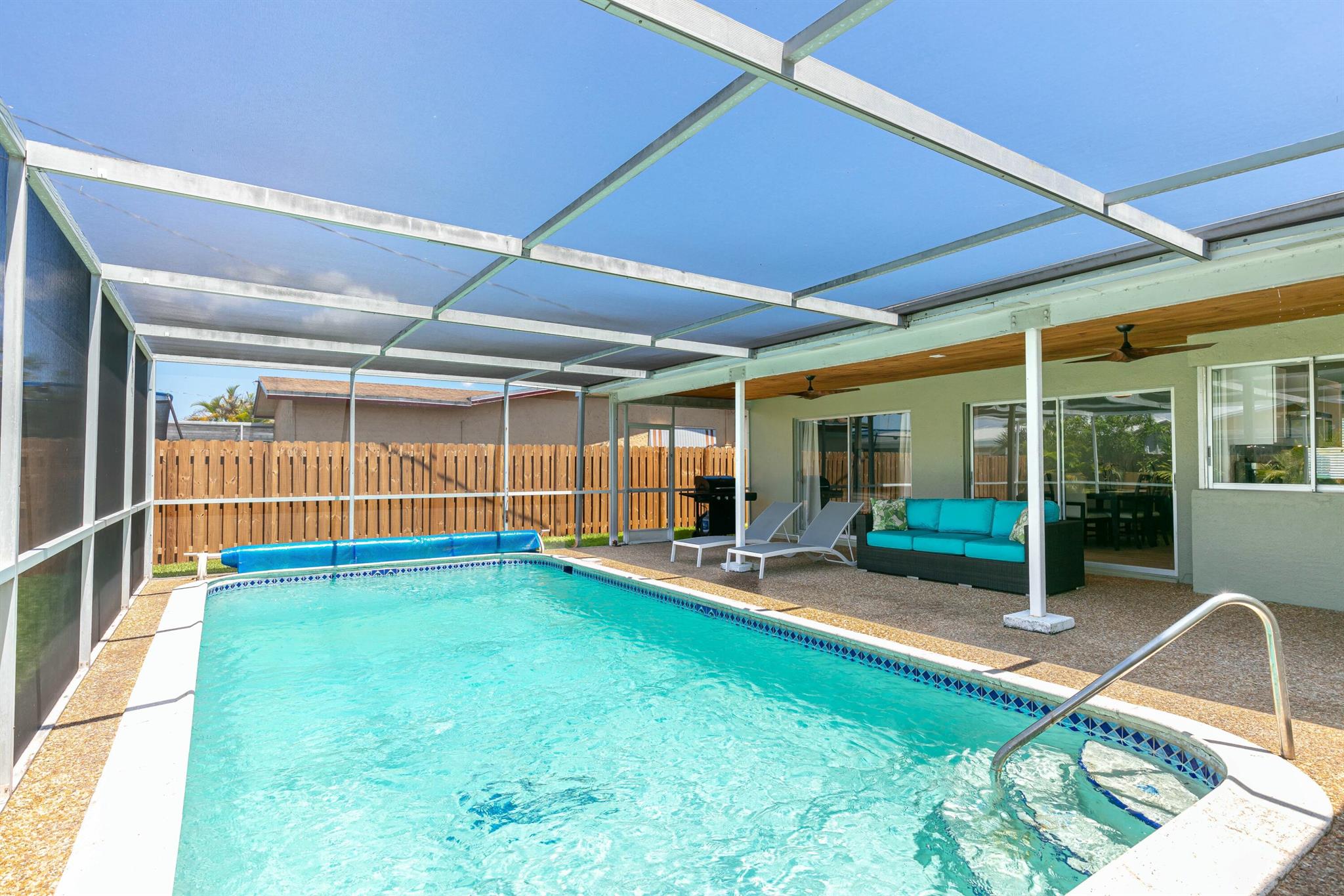 8421 NW 24th Street