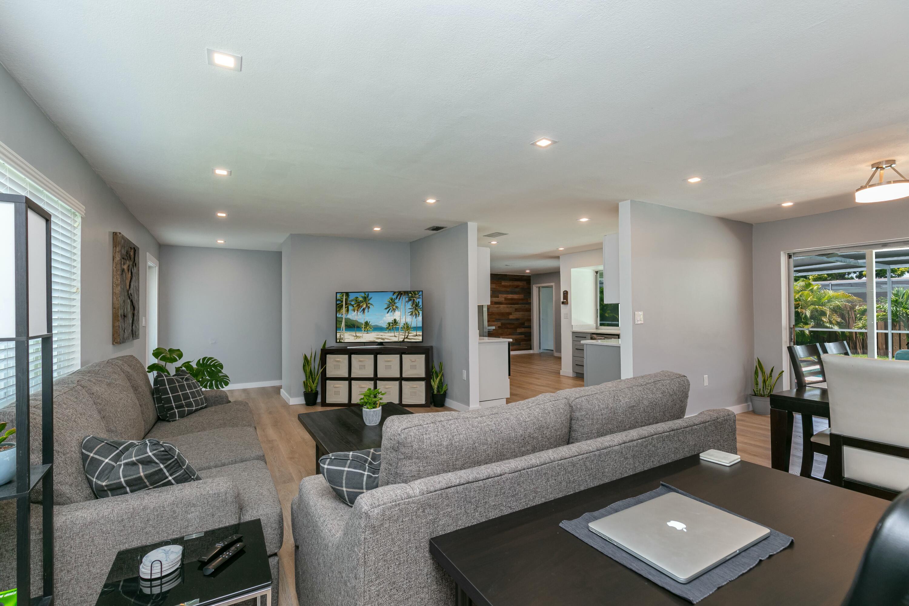 8421 NW 24th Street