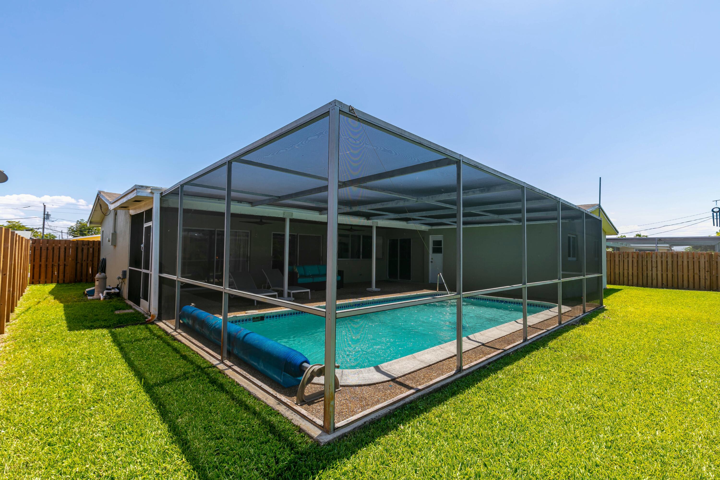 8421 NW 24th Street