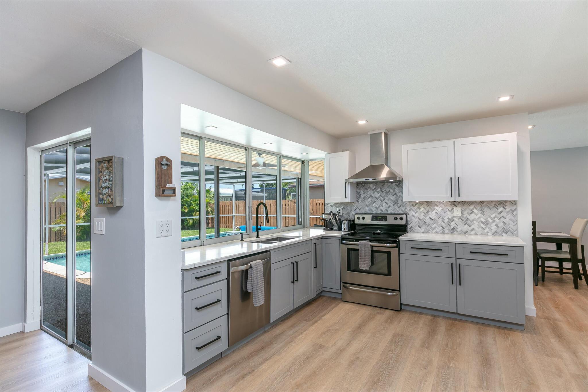 8421 NW 24th Street