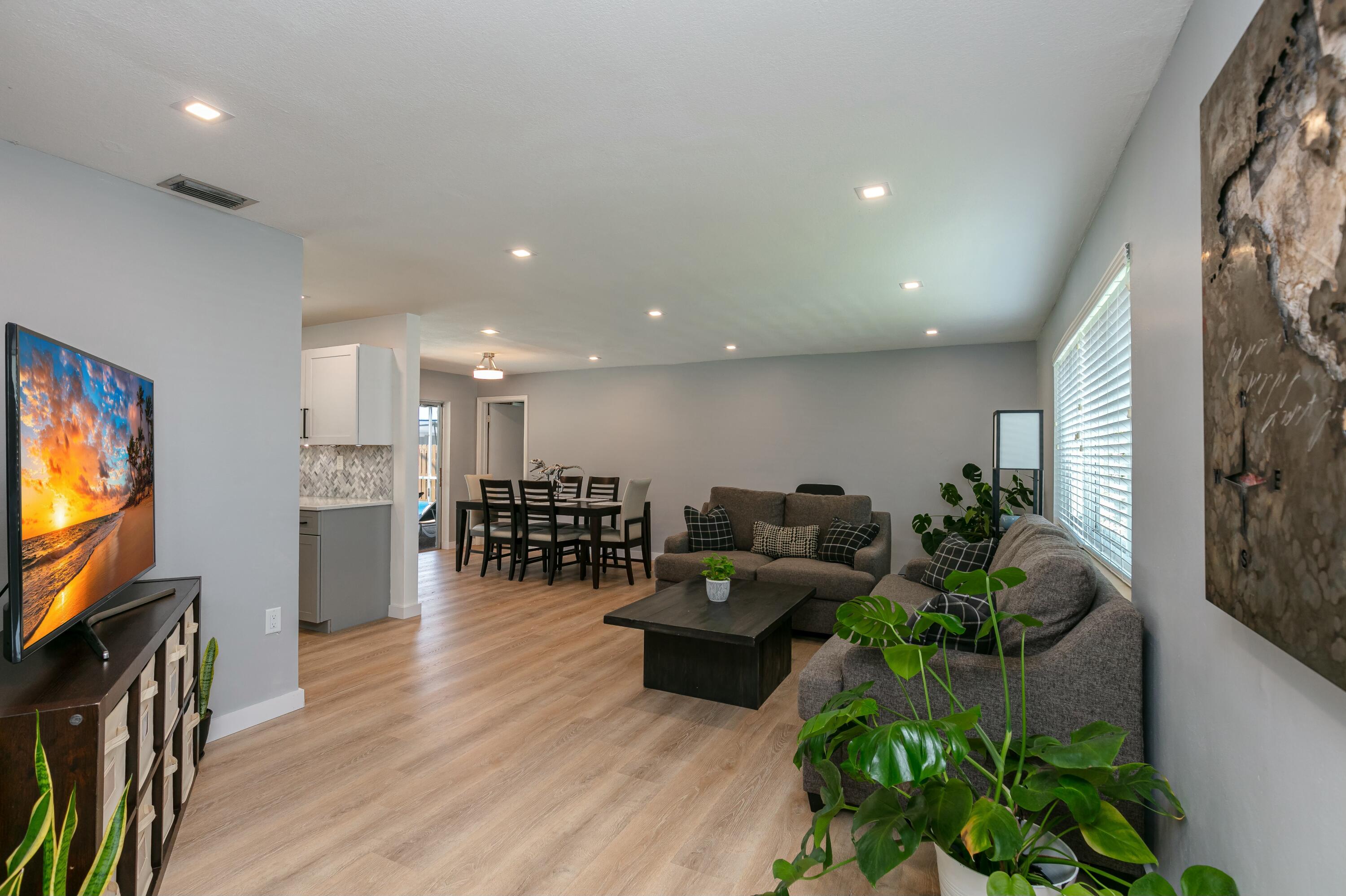 8421 NW 24th Street