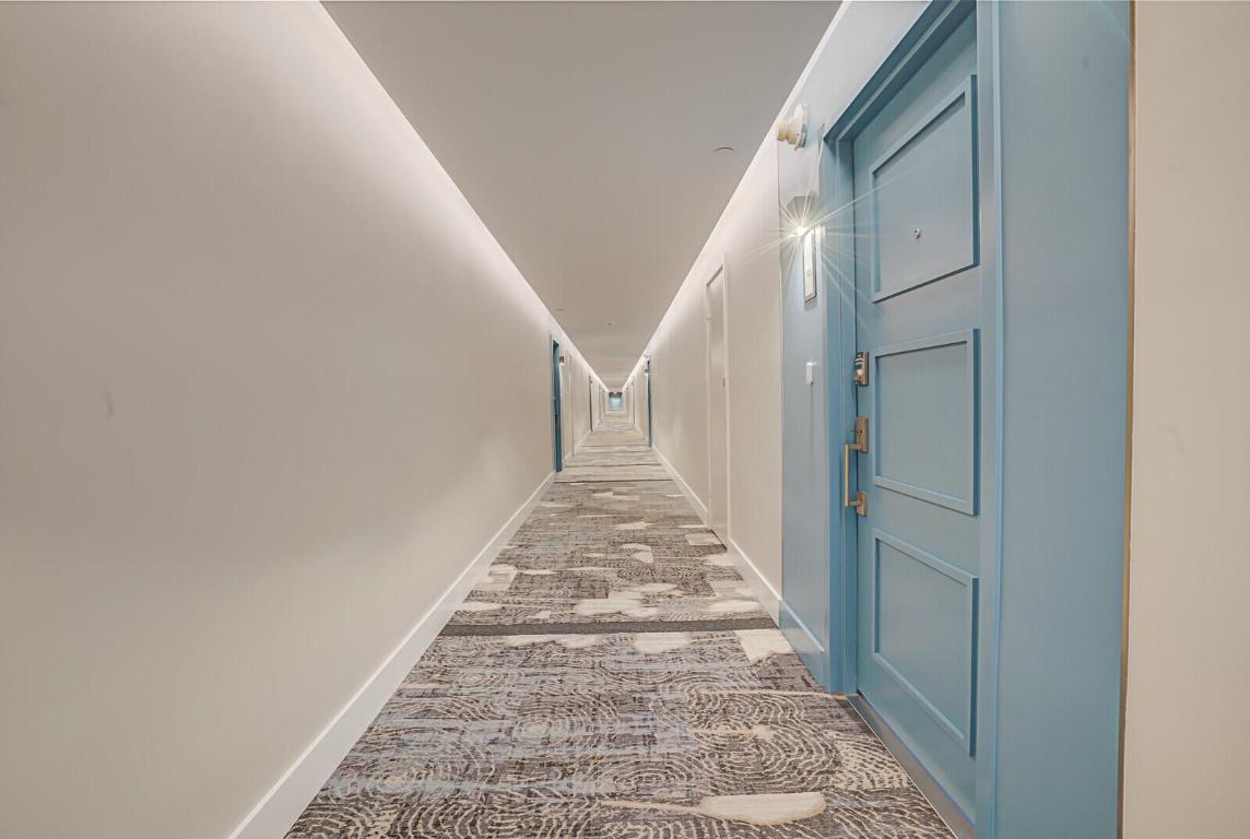 1391 S Ocean Boulevard 805