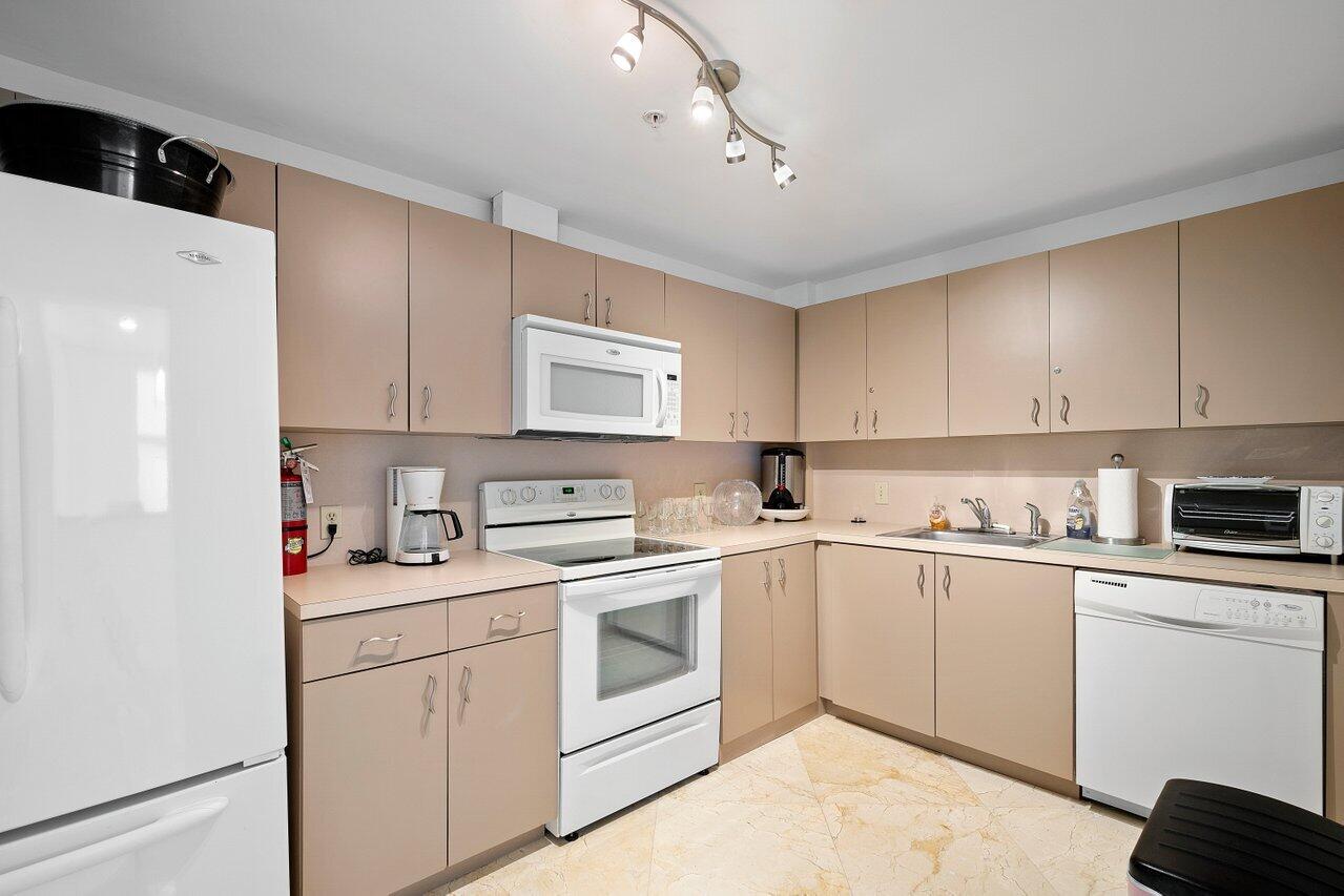 4600 S Ocean Boulevard 402