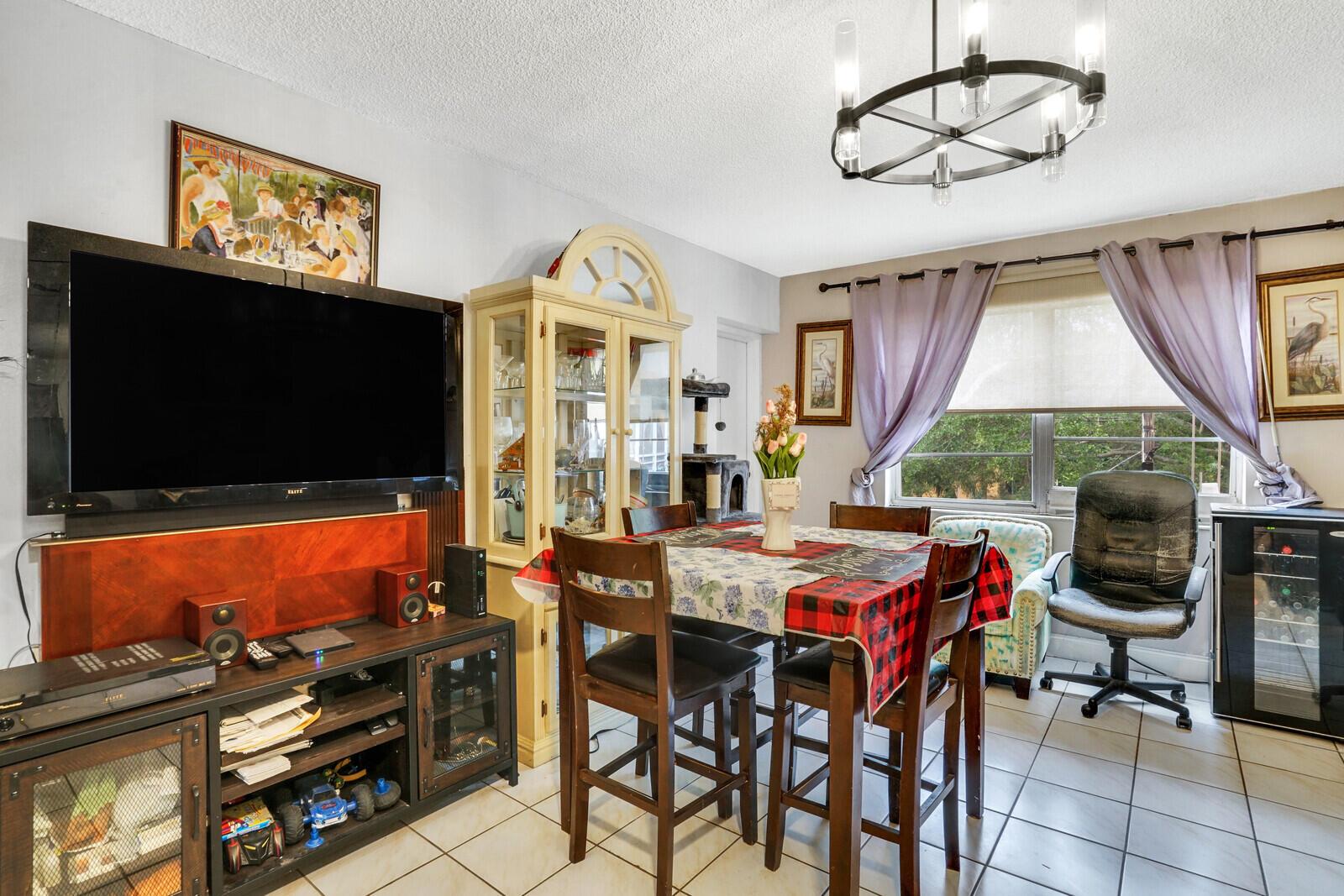 4364 NW 9th Avenue 16-3d