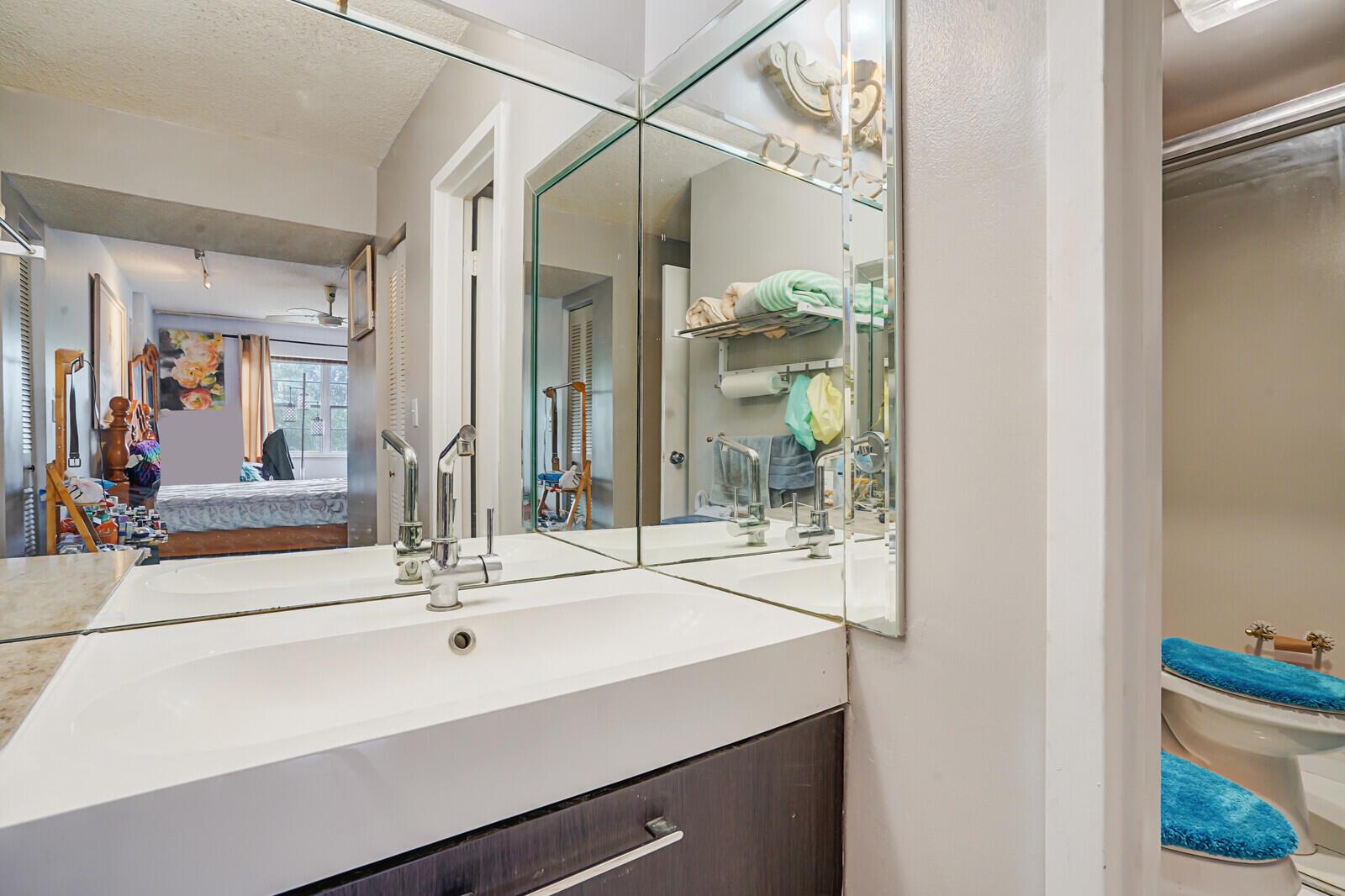 4364 NW 9th Avenue 16-3d