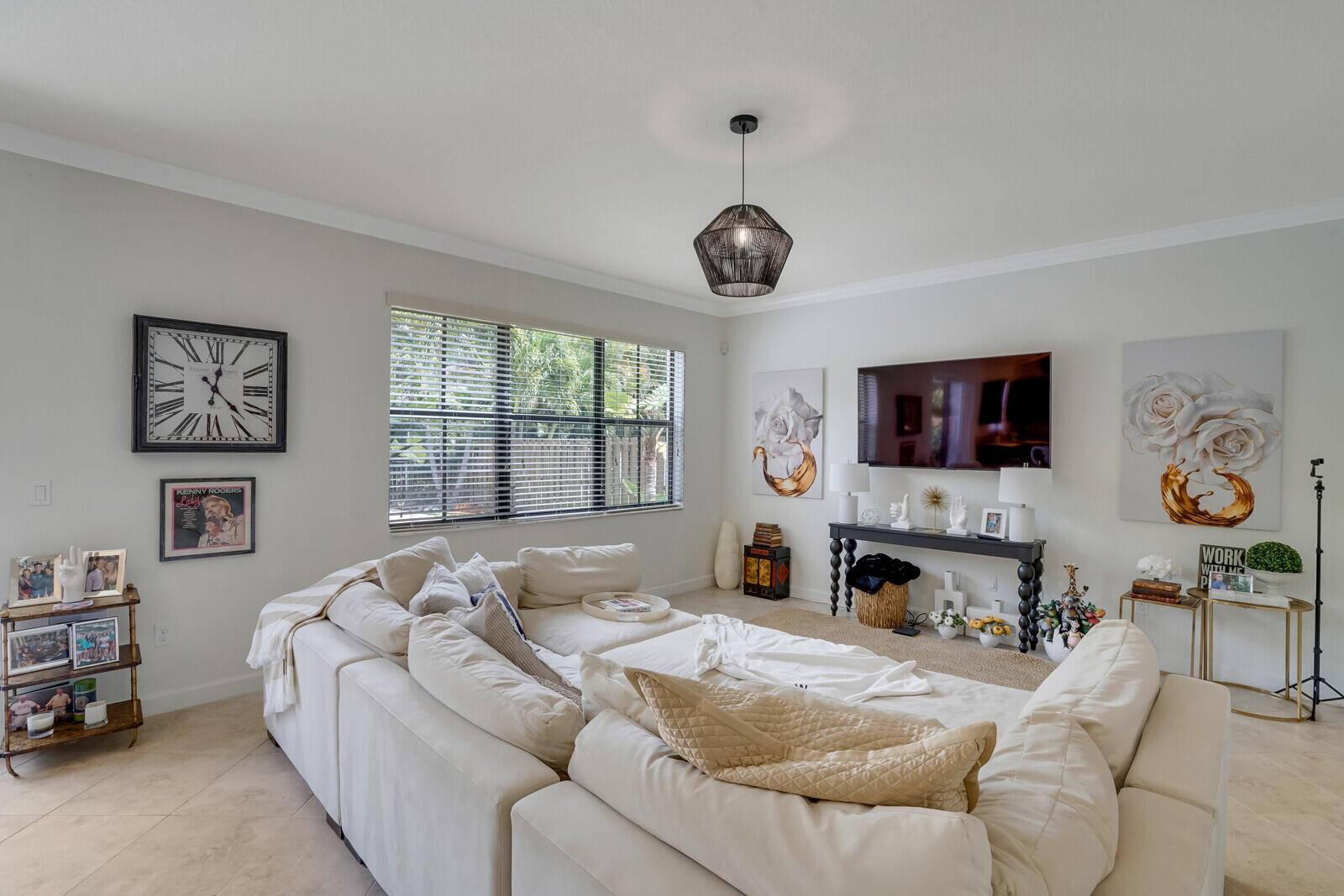 3817 Aspen Leaf Drive