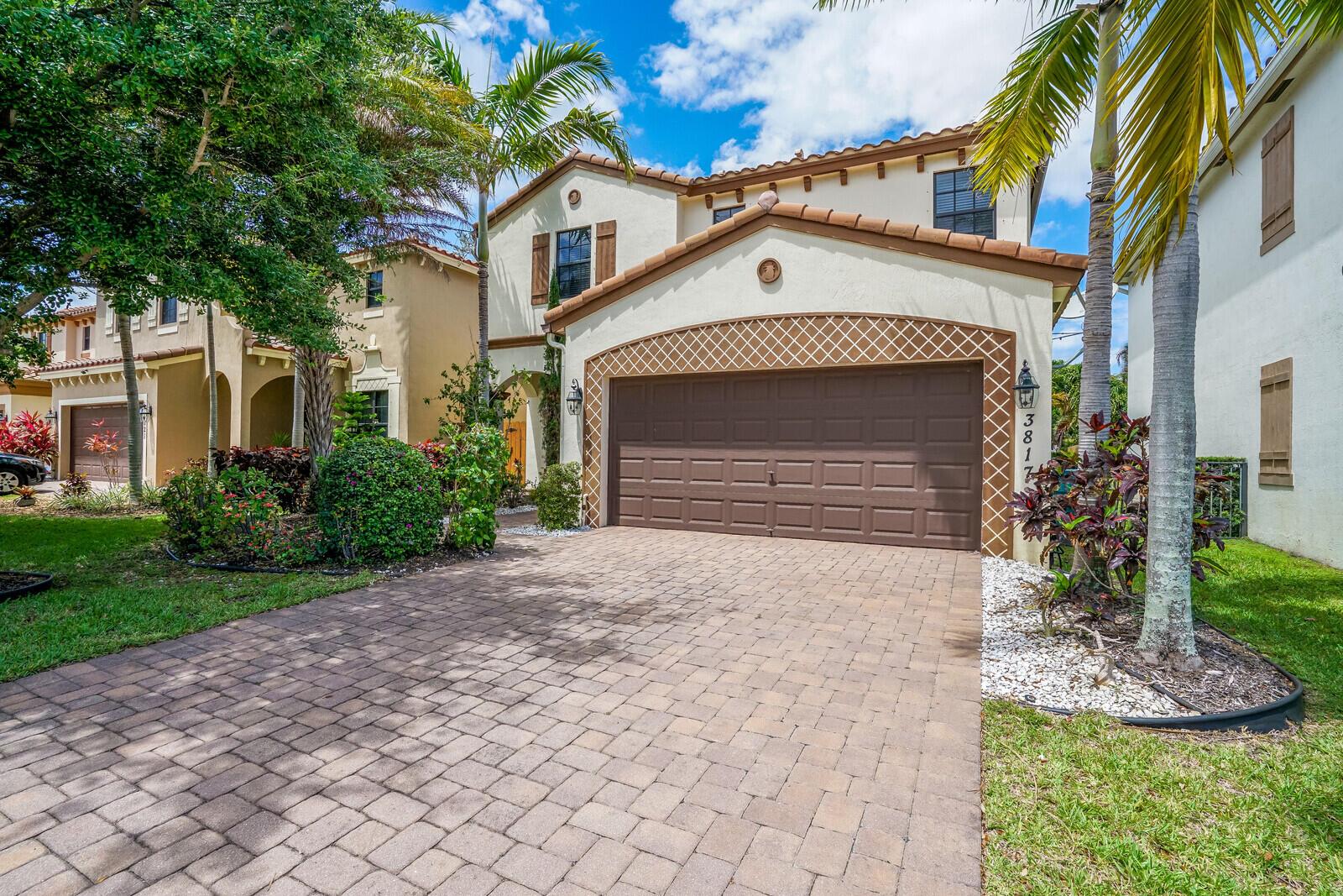 3817 Aspen Leaf Drive