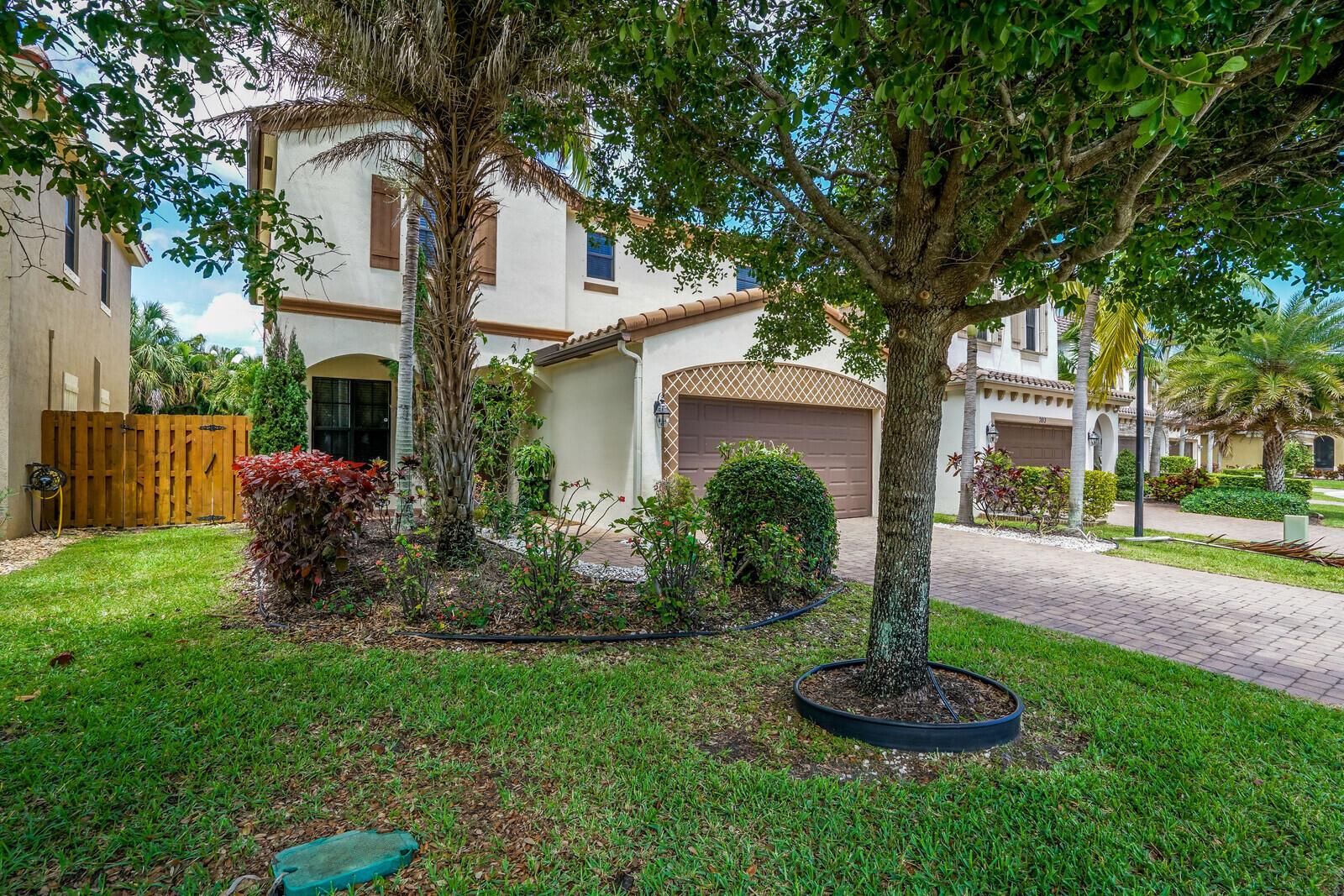 3817 Aspen Leaf Drive