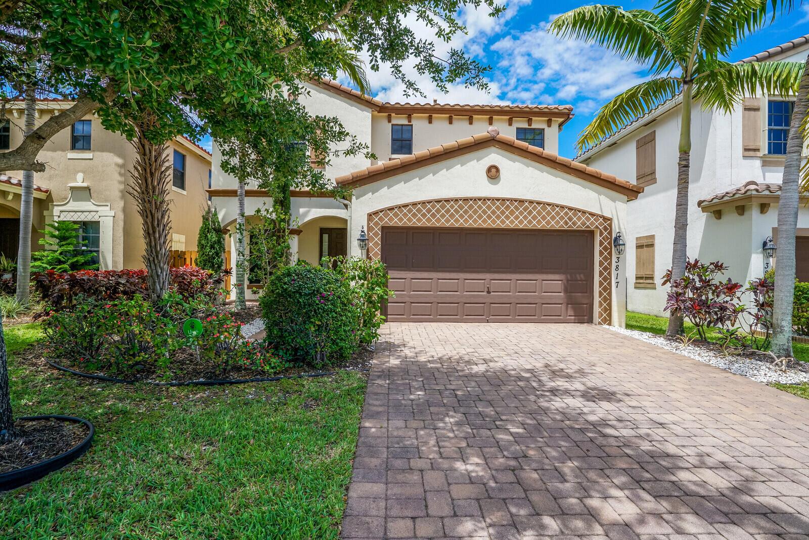 3817 Aspen Leaf Drive