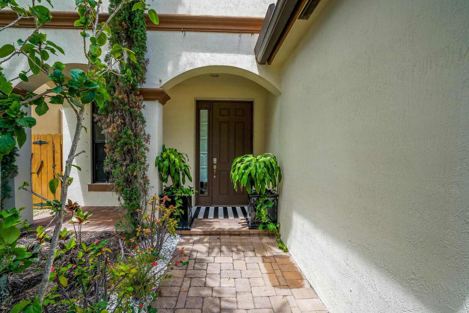 3817 Aspen Leaf Drive