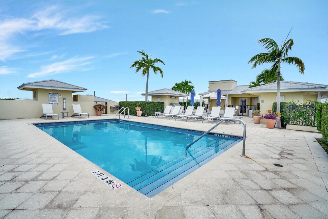 235 NE 1st Street 404