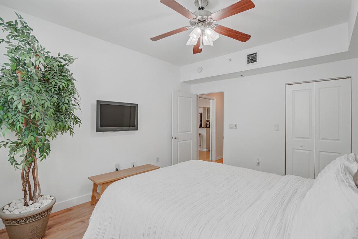 235 NE 1st Street 404